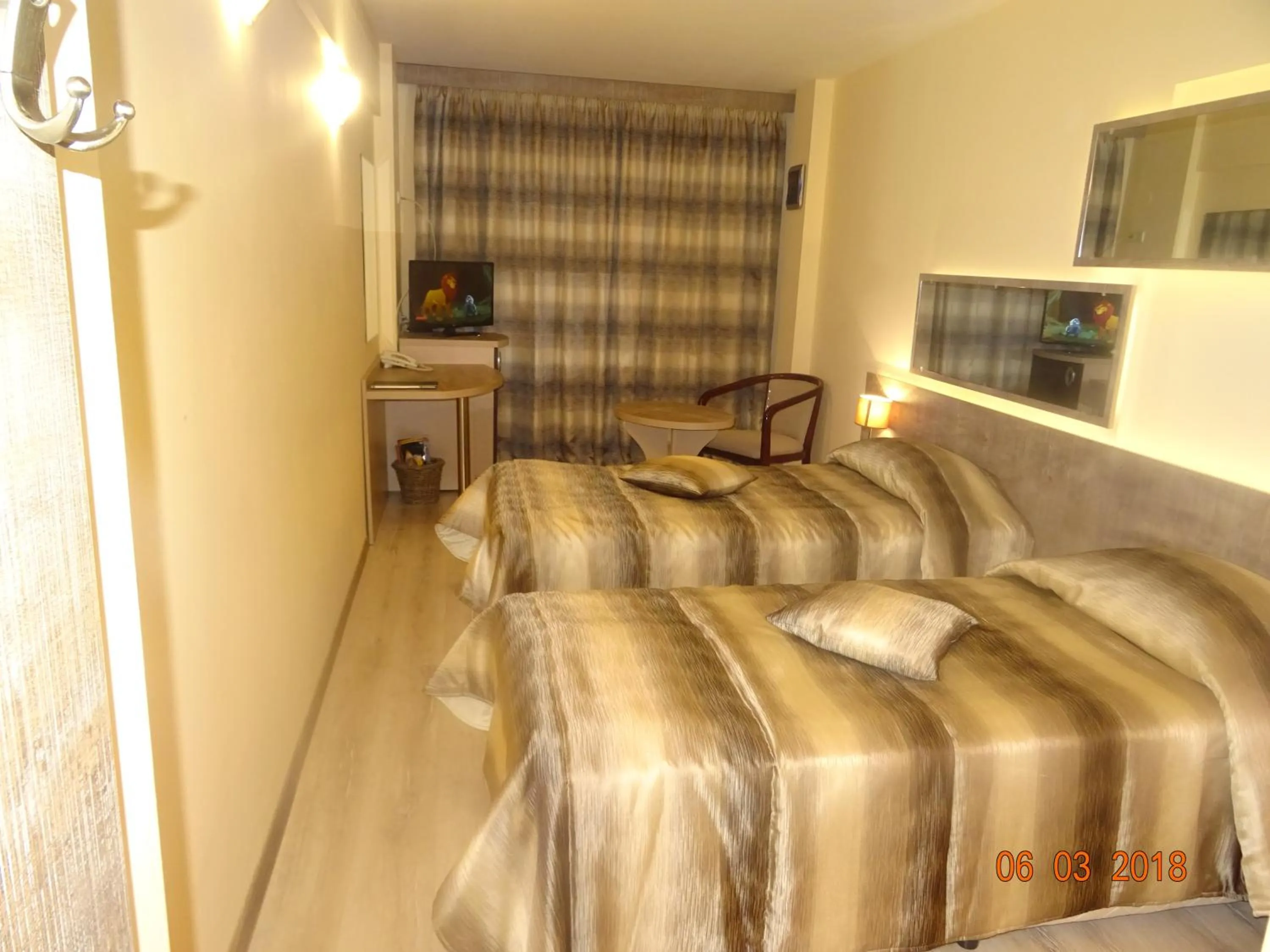 Photo of the whole room, Bed in Victoria Hotel