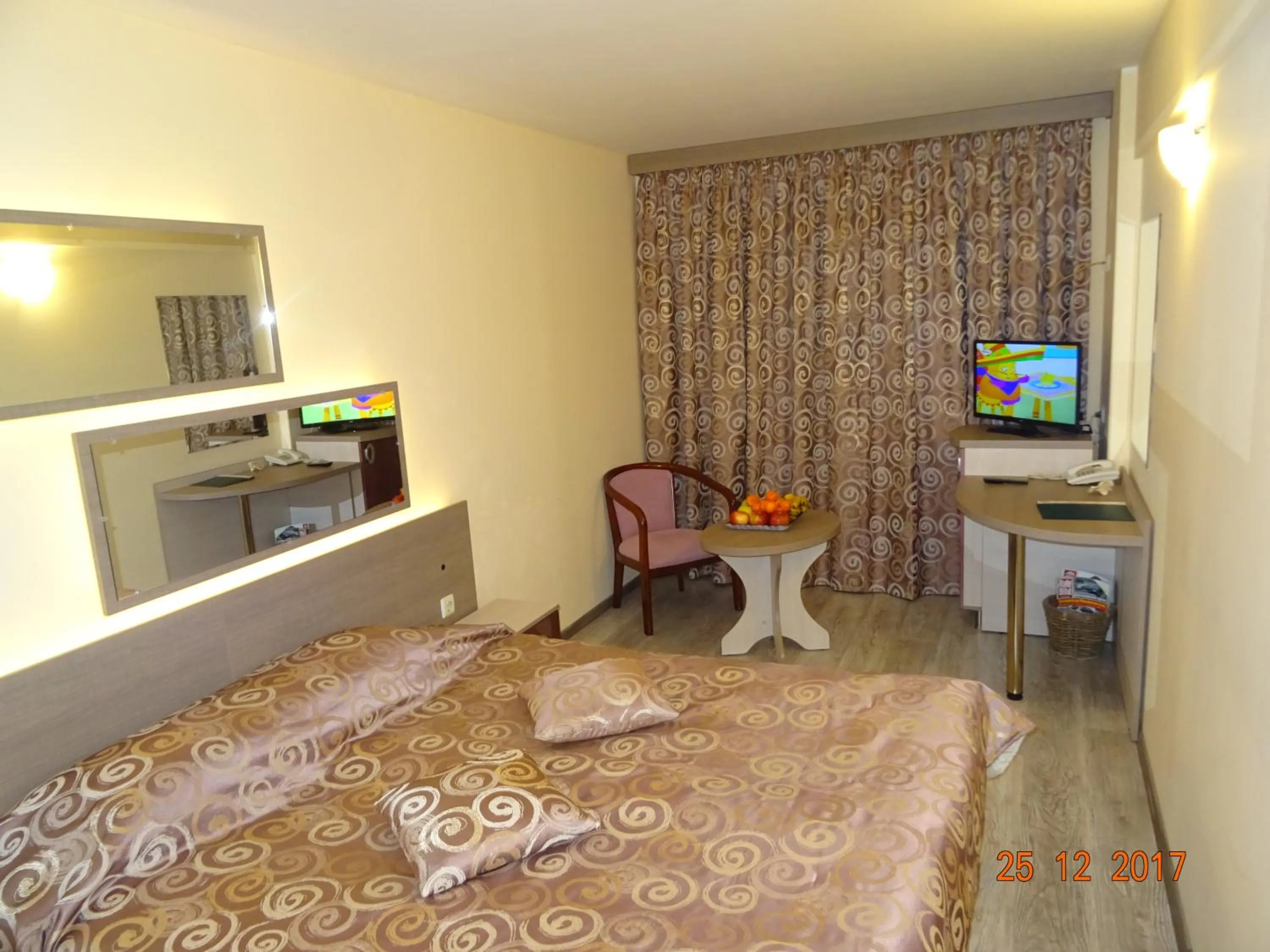 Photo of the whole room, Bed in Victoria Hotel