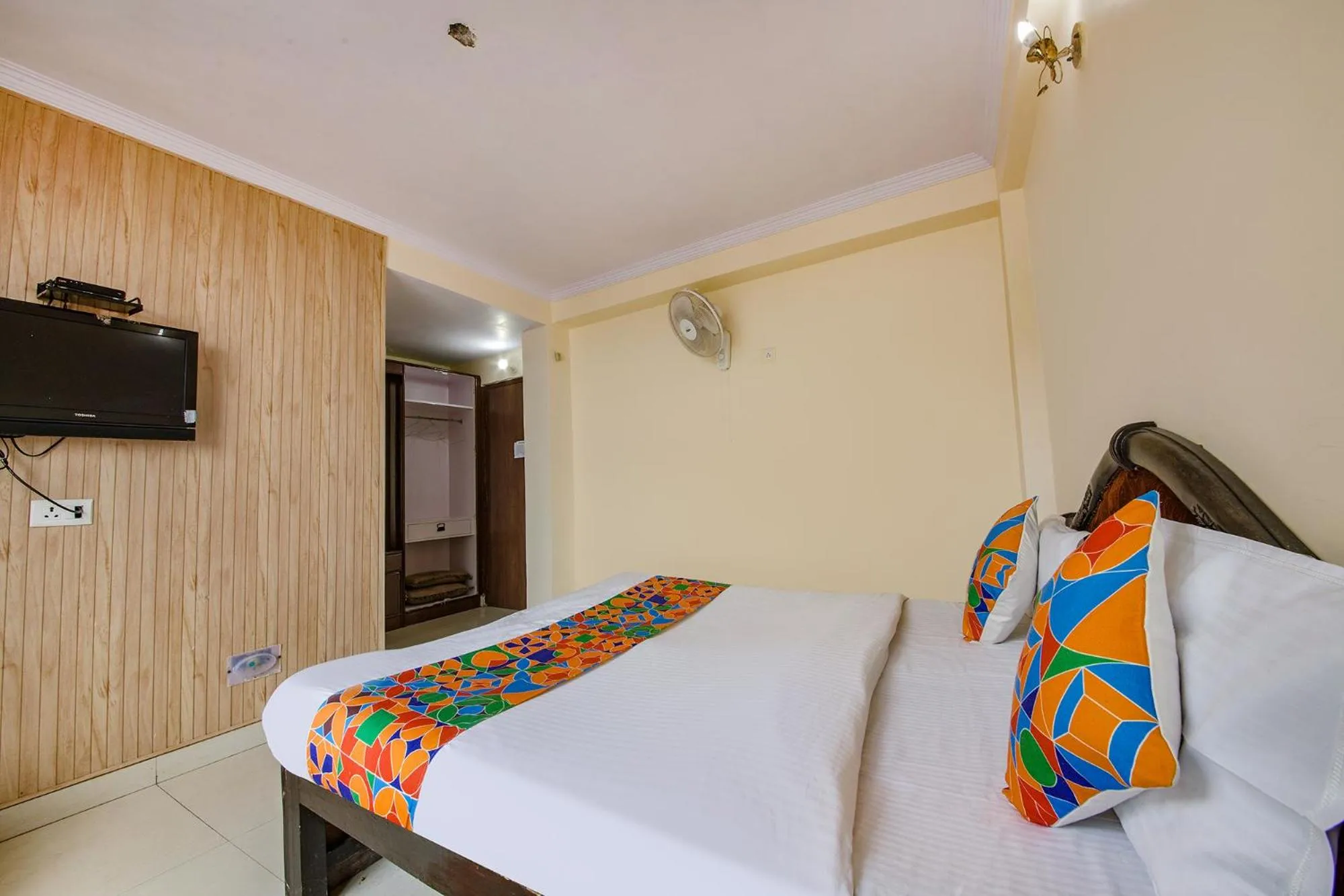 View (from property/room), Bed in FabHotel Sapphire