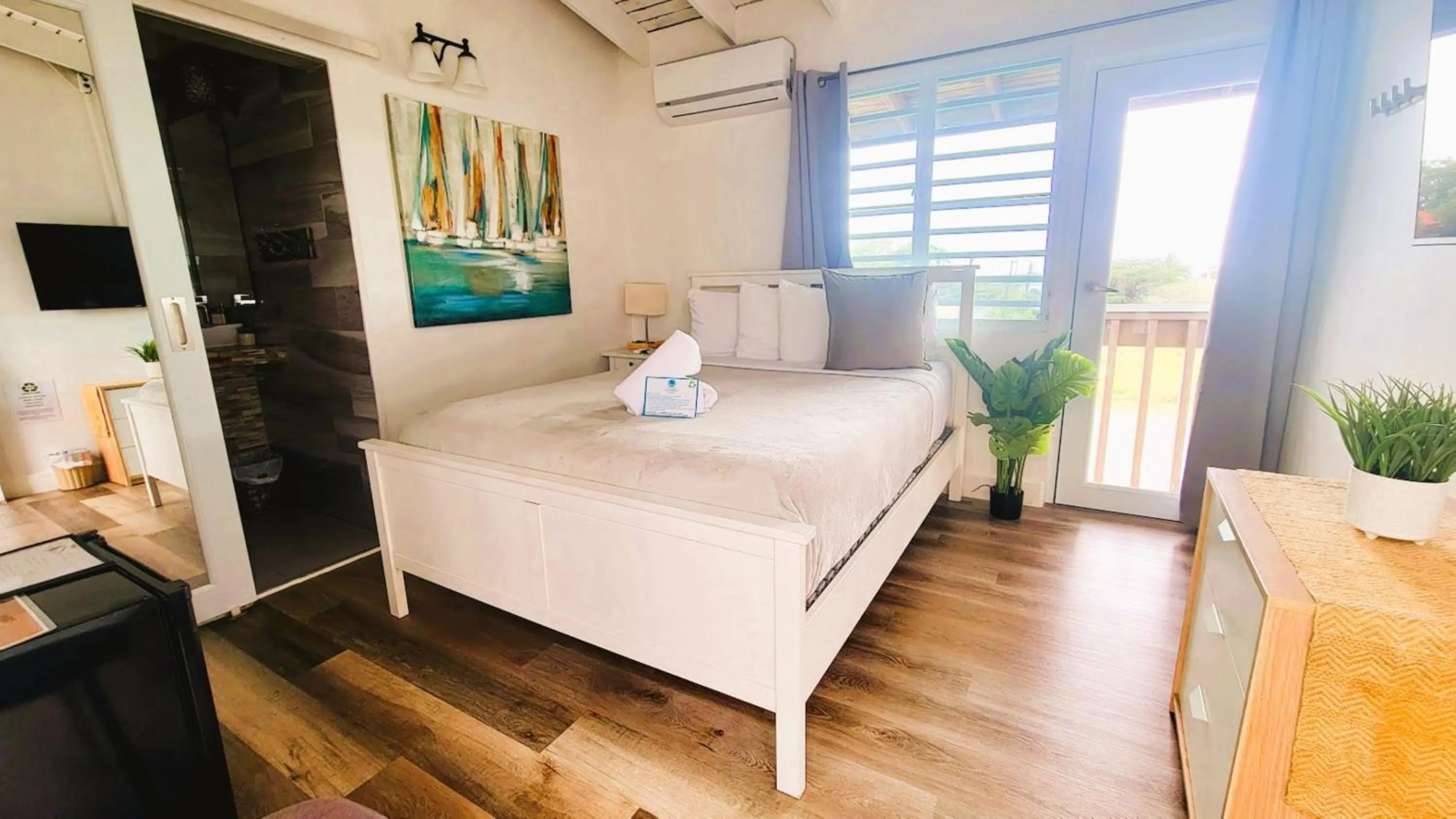 Bed in La Jamaca - An Island Vibe Hotel