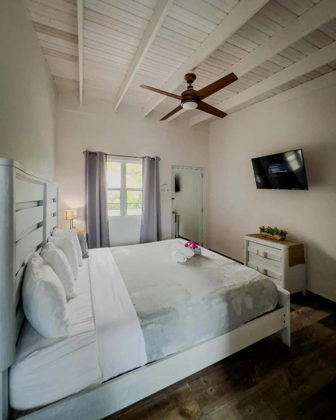 Bedroom, Bed in La Jamaca - An Island Vibe Hotel