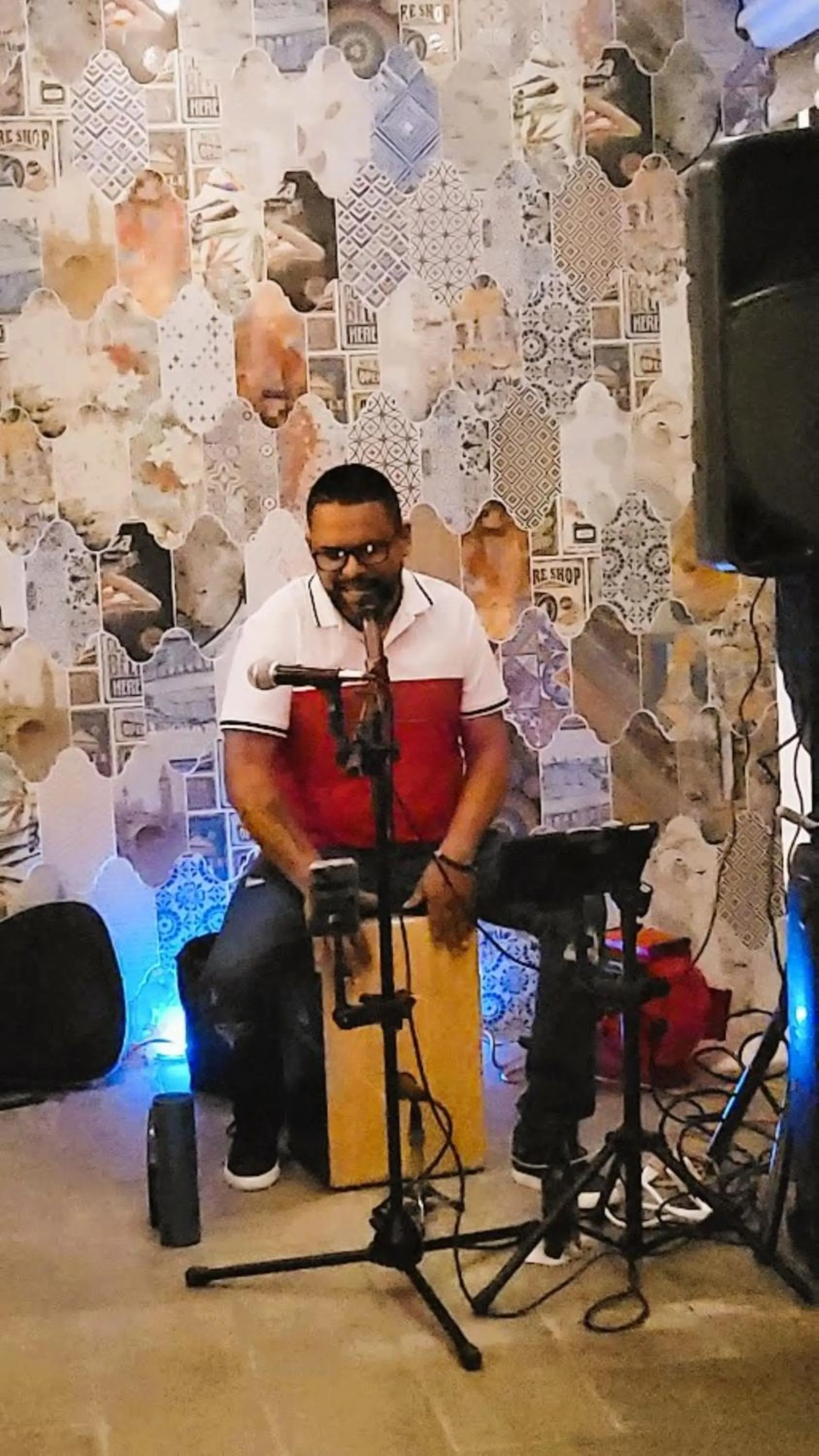 Evening entertainment in La Jamaca - An Island Vibe Hotel