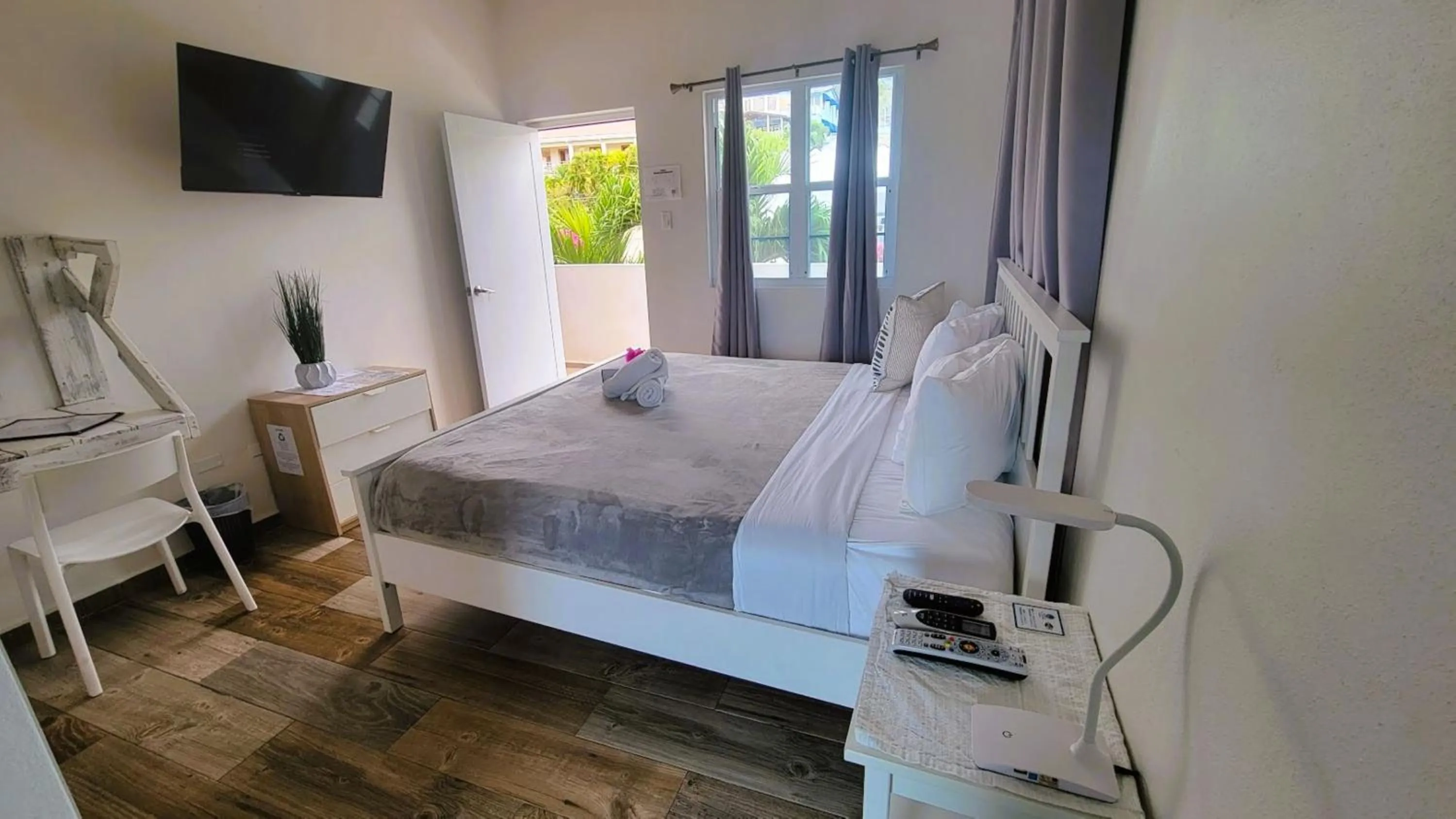 Bed in La Jamaca - An Island Vibe Hotel