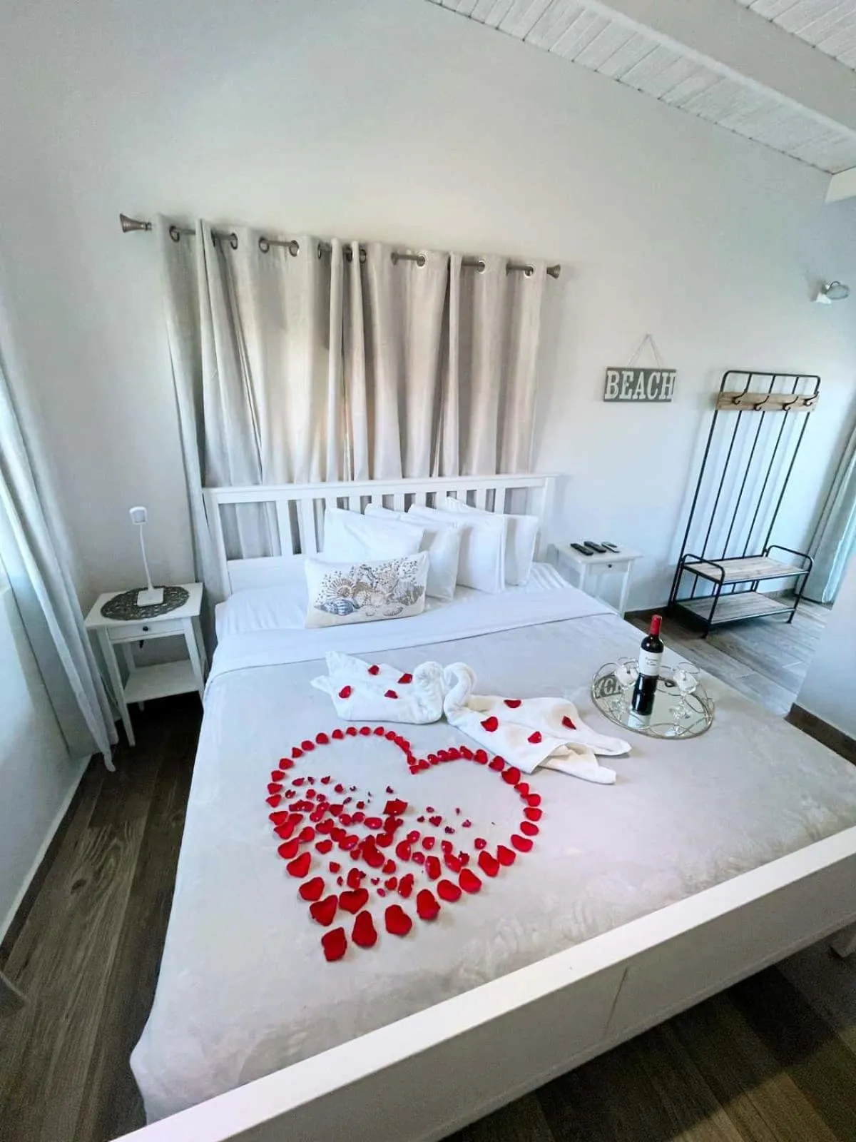 Bed in La Jamaca - An Island Vibe Hotel