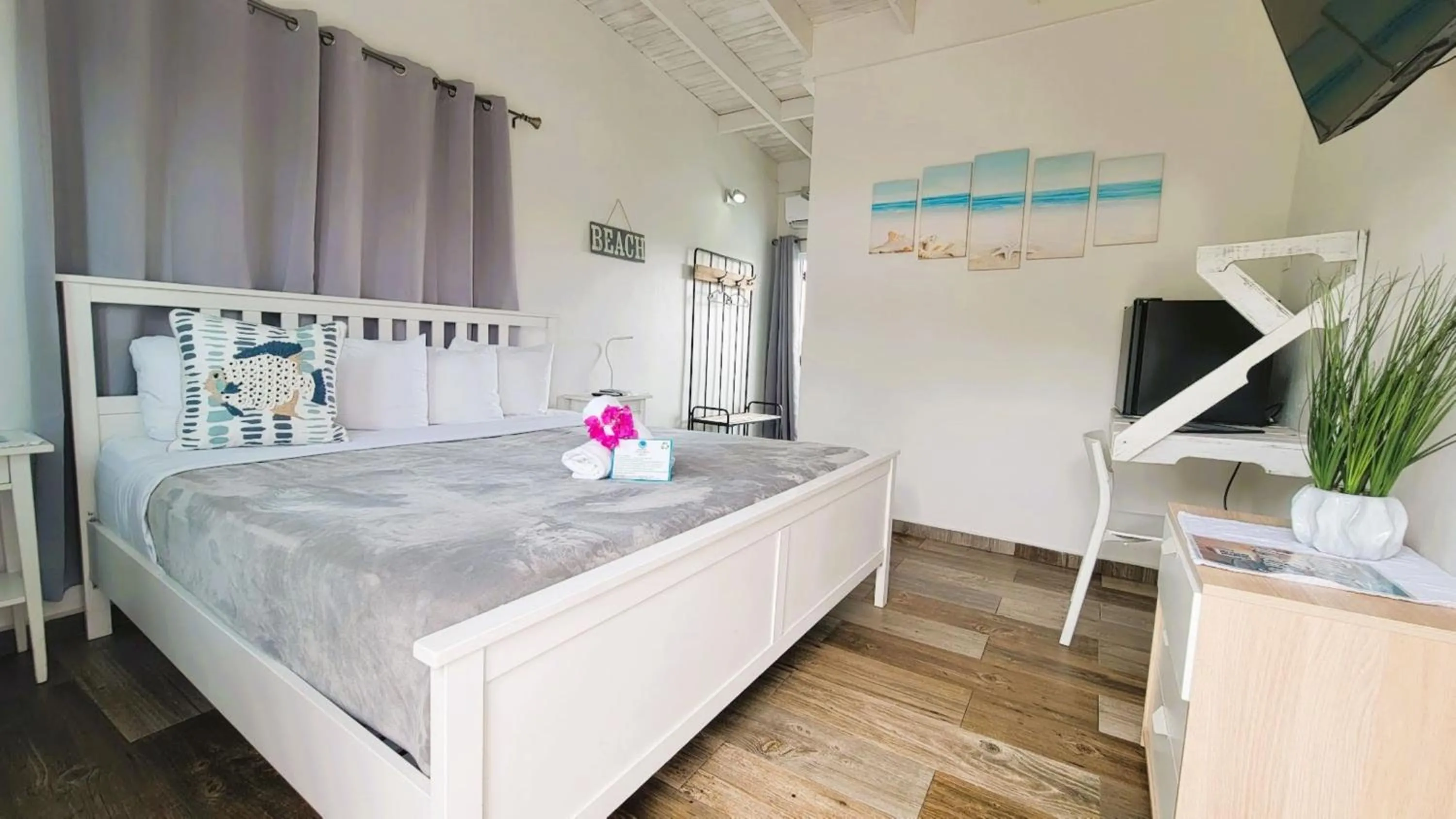 Bed in La Jamaca - An Island Vibe Hotel