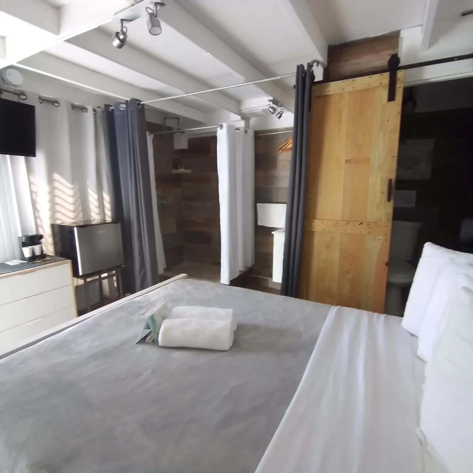 TV and multimedia, Bed in La Jamaca - An Island Vibe Hotel