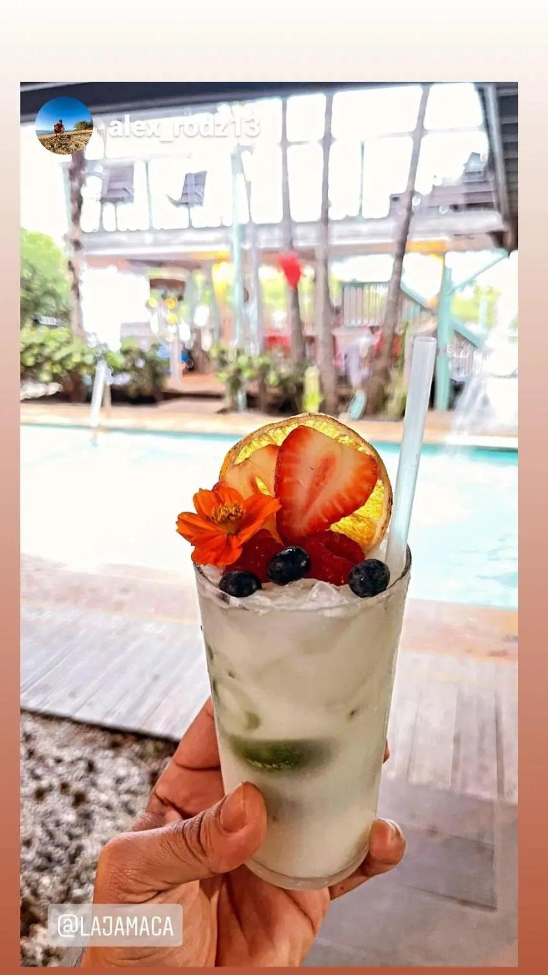 Drinks in La Jamaca - An Island Vibe Hotel