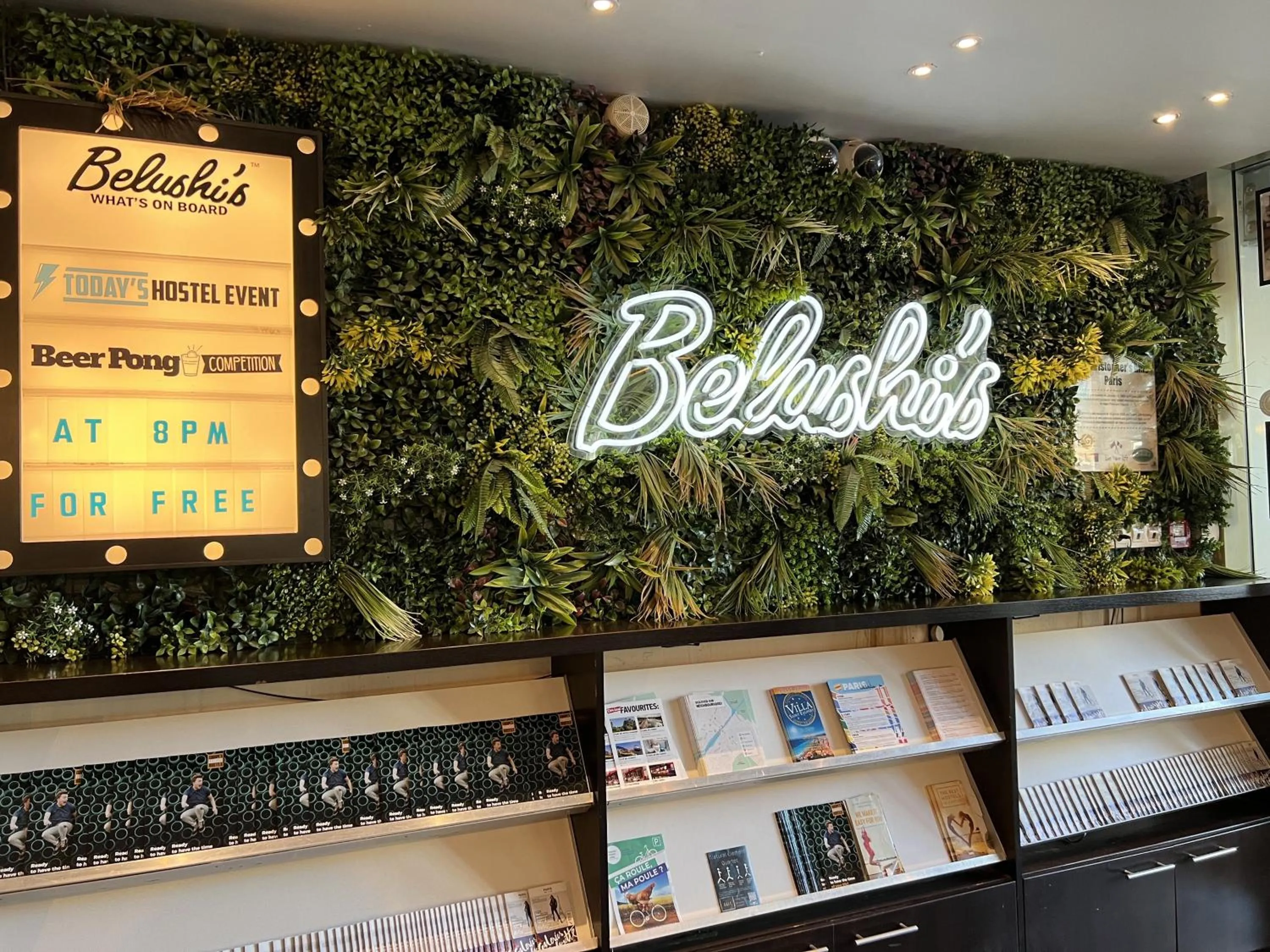 Restaurant/places to eat in St Christopher's Inn Paris - Canal