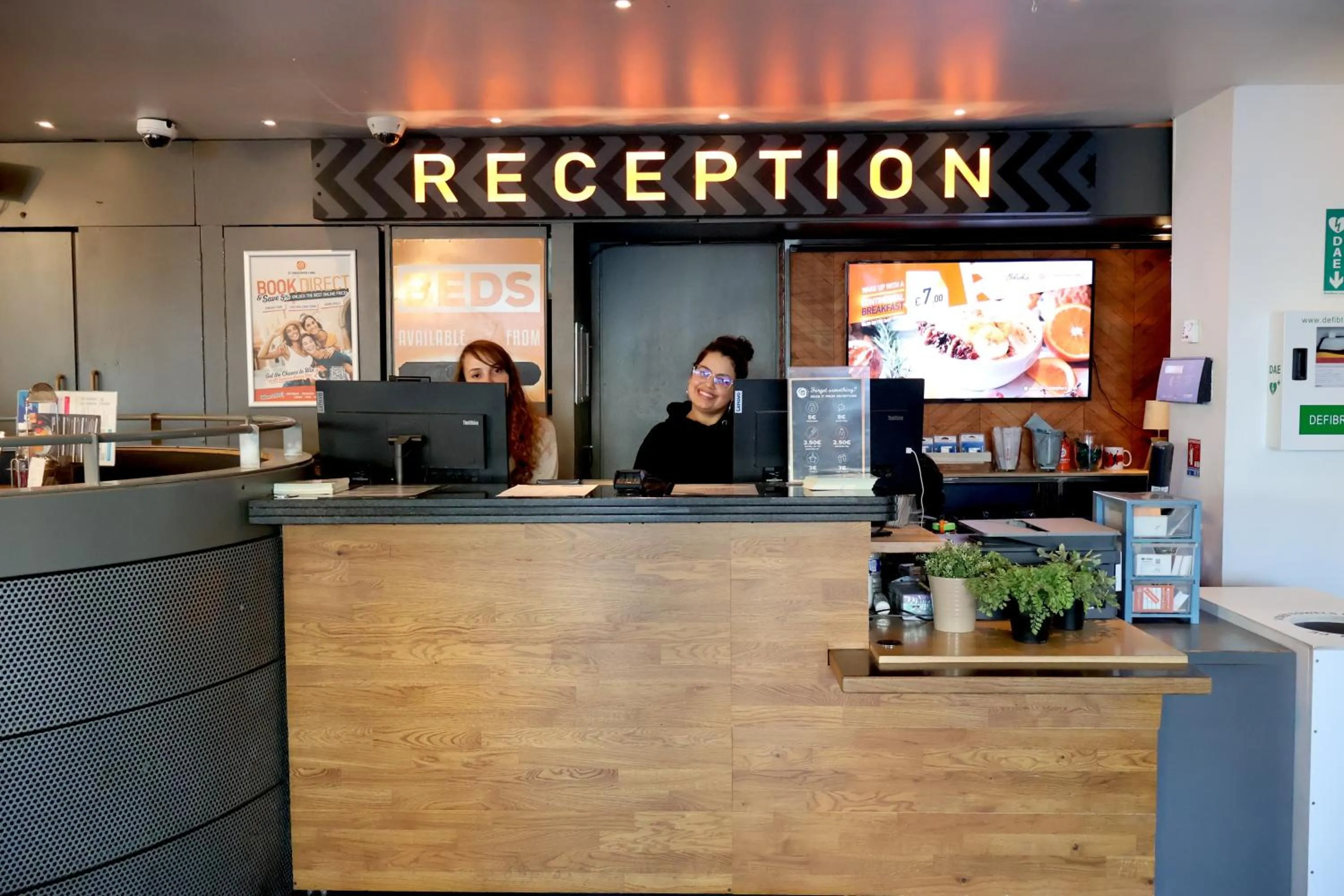 Facade/entrance in St Christopher's Inn Paris - Canal