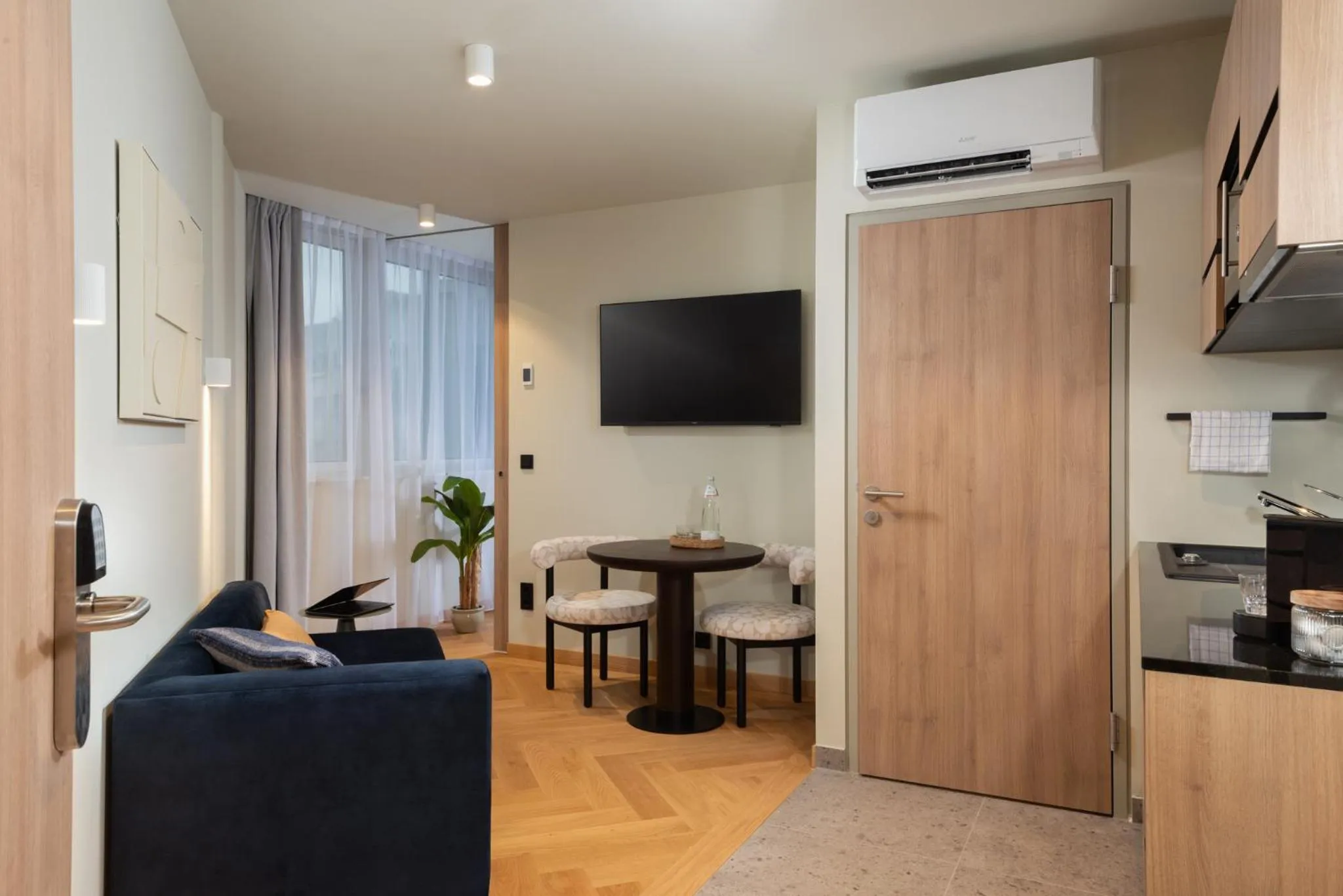 Kitchen or kitchenette in master Mirabell