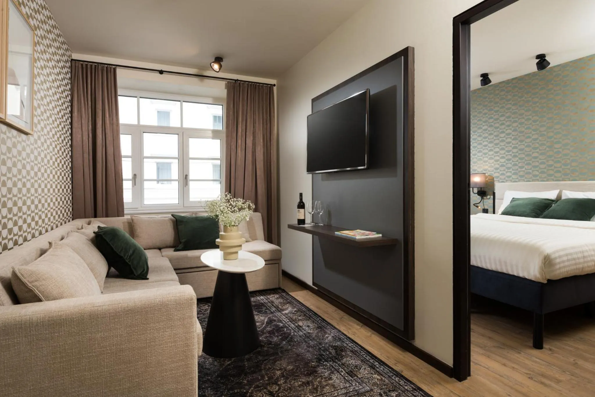 Bed in master Mirabell