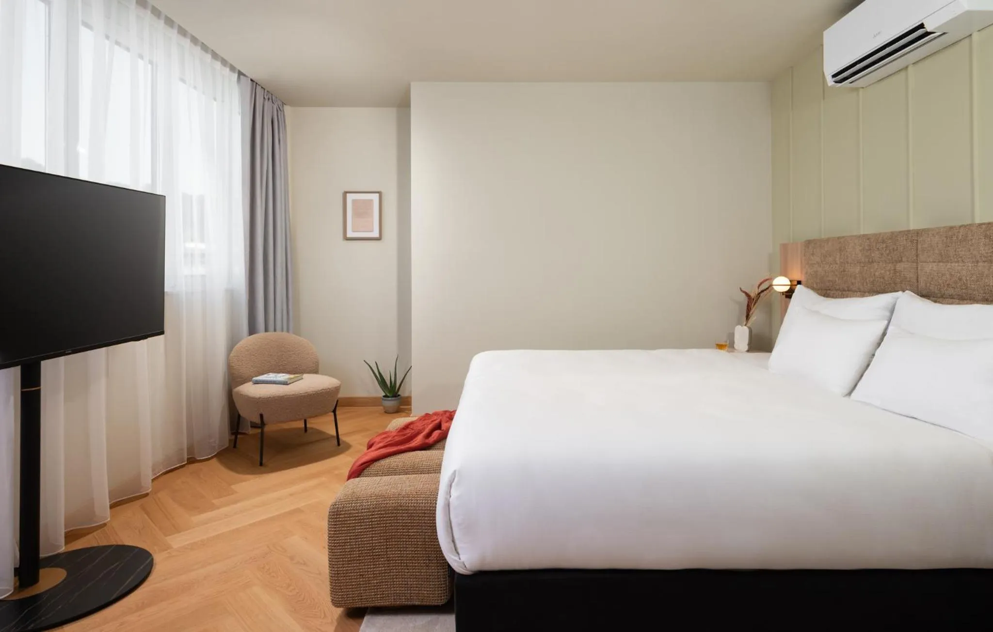 Bed in master Mirabell