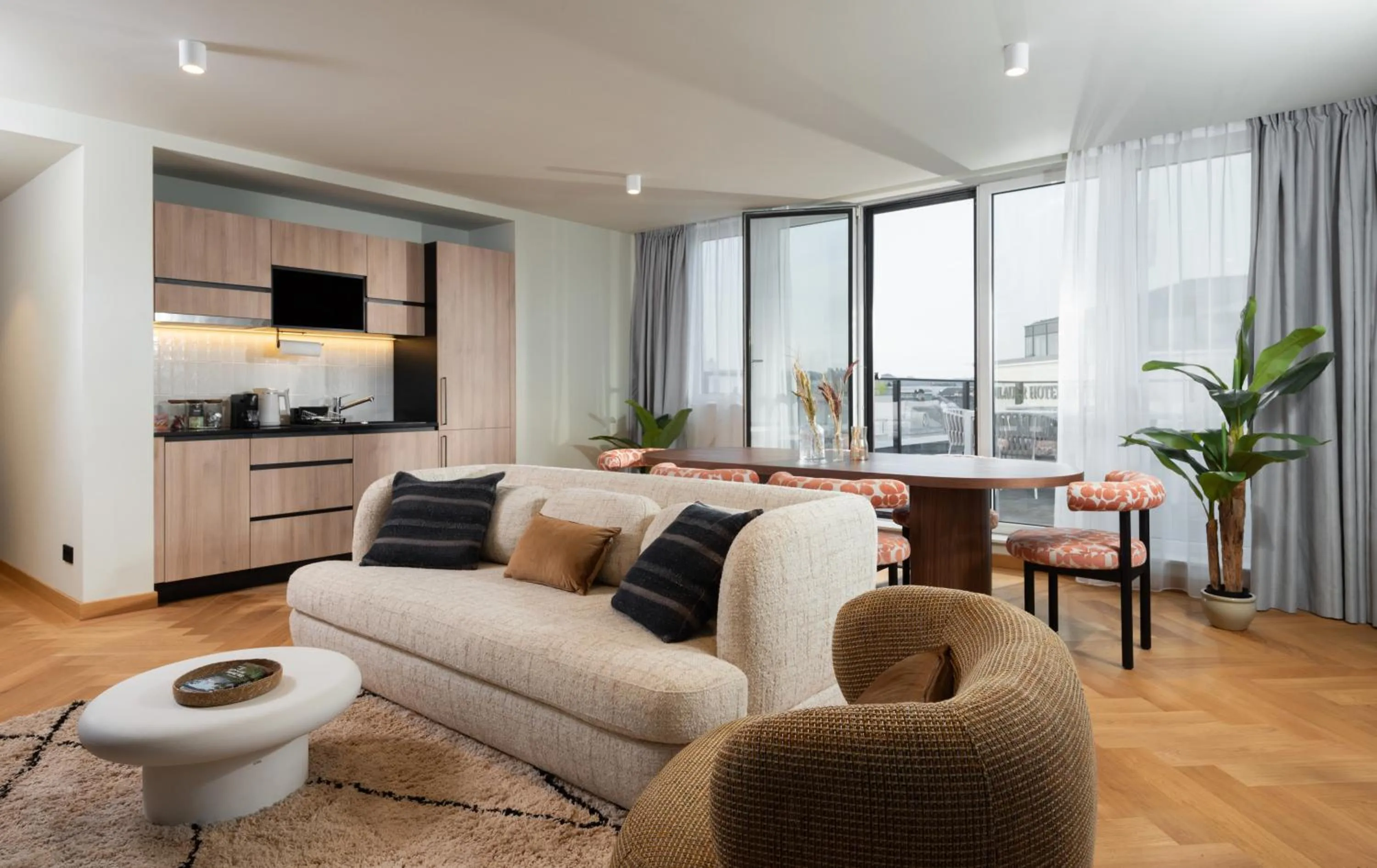 Kitchen or kitchenette in master Mirabell