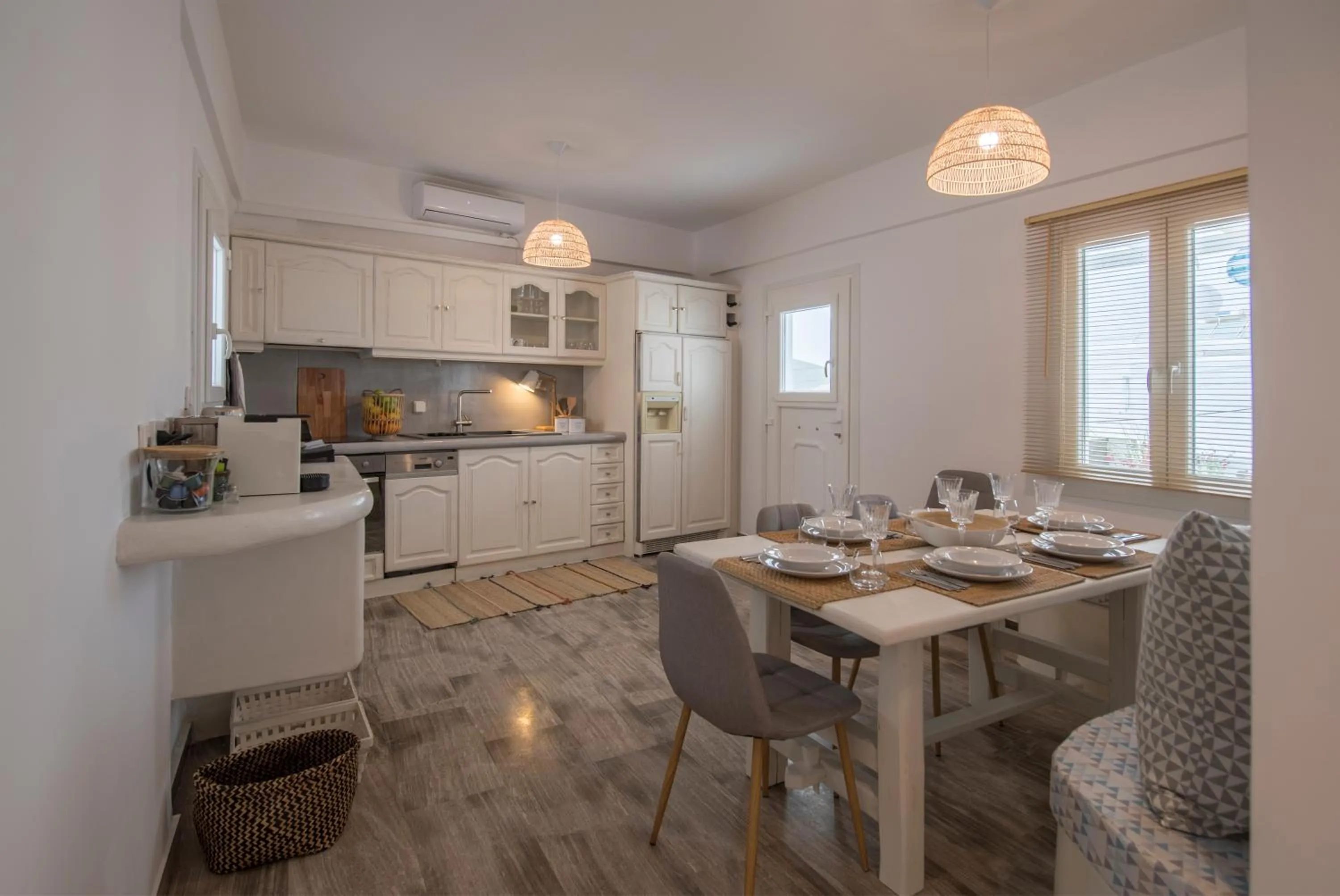 Kitchen or kitchenette in Ammos Luxury Rooms & Home