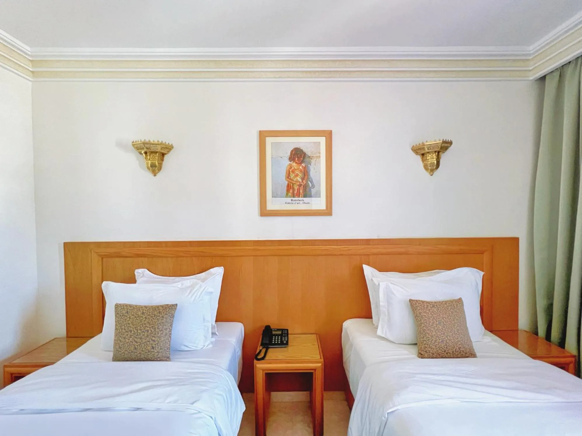 Property building, Bed in Majliss Hotel Downtown