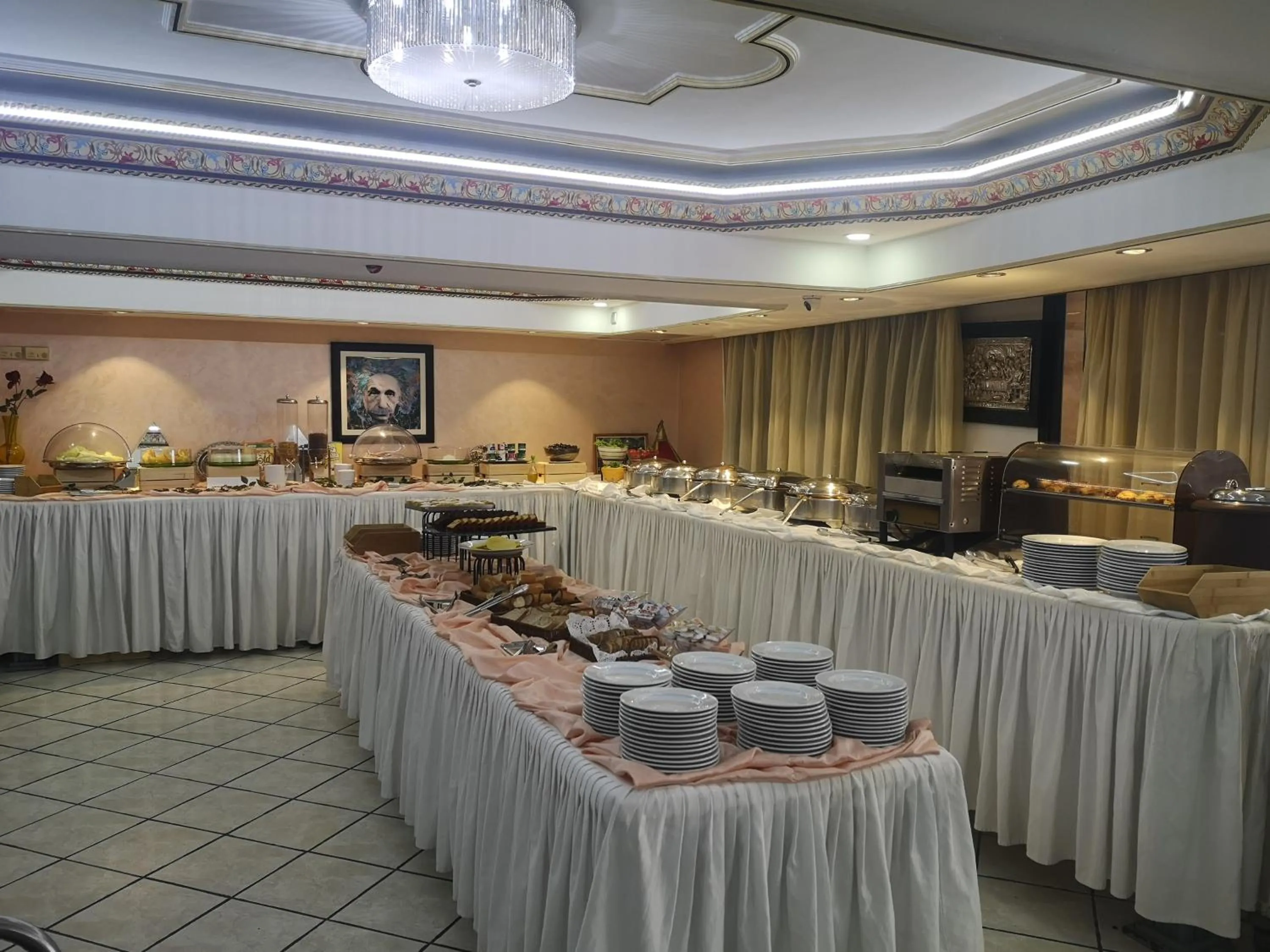 Restaurant/places to eat in Majliss Hotel Downtown