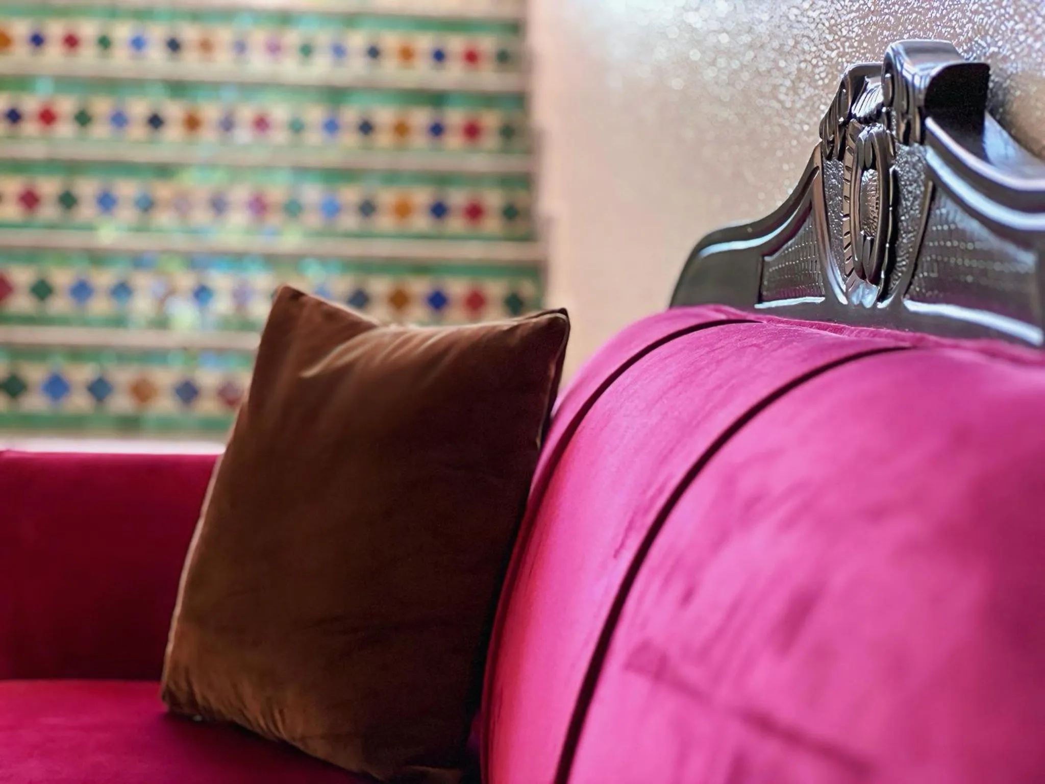 Living room, Bed in Majliss Hotel Downtown