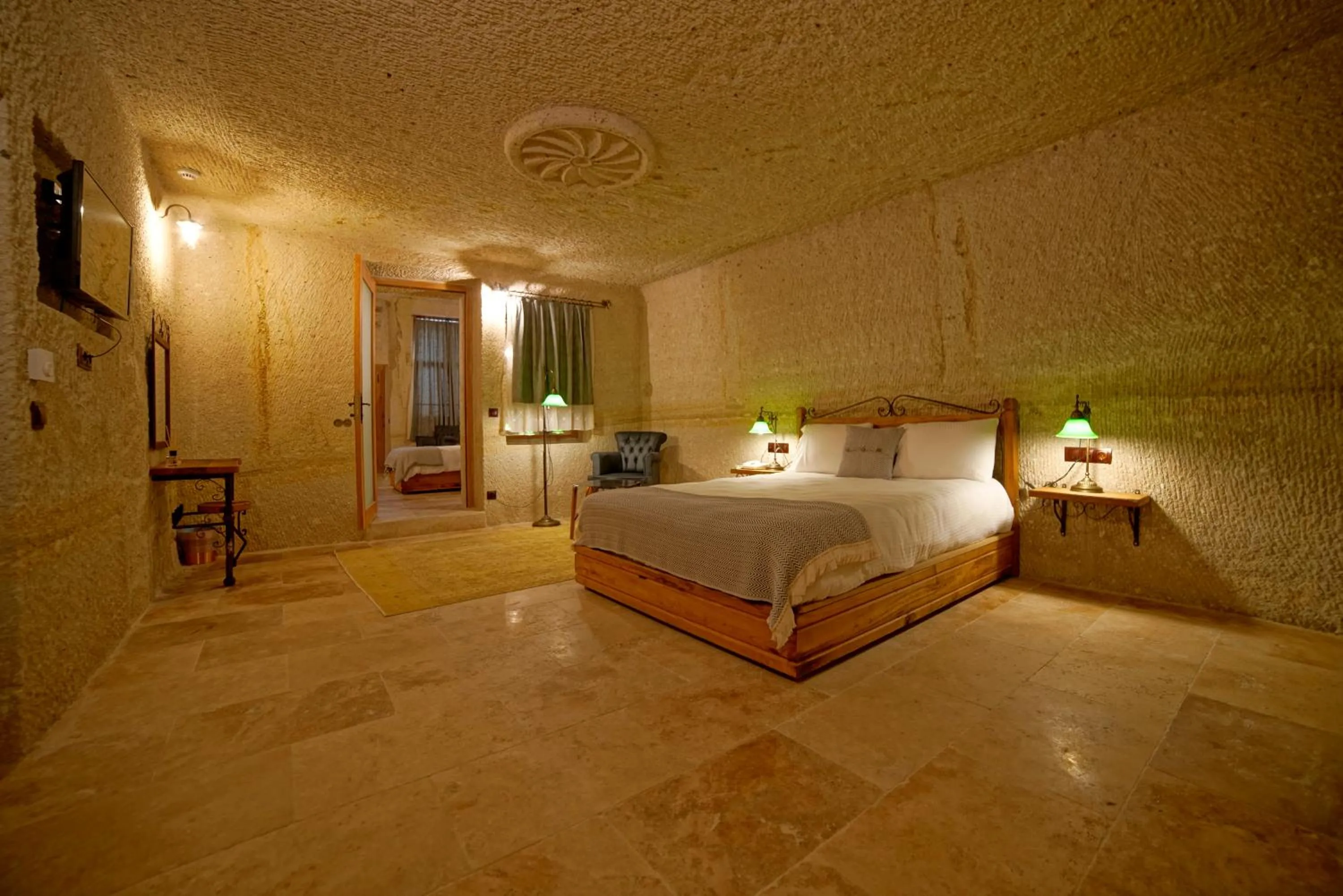 Photo of the whole room, Bed in Design Cave Hotel