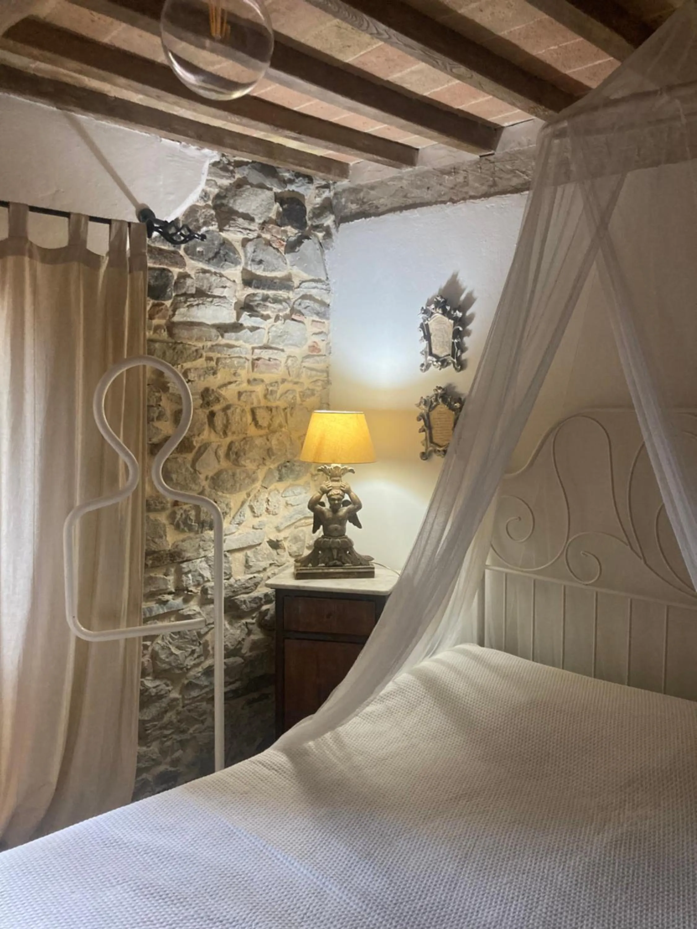 Bed in La pecora e l agnello