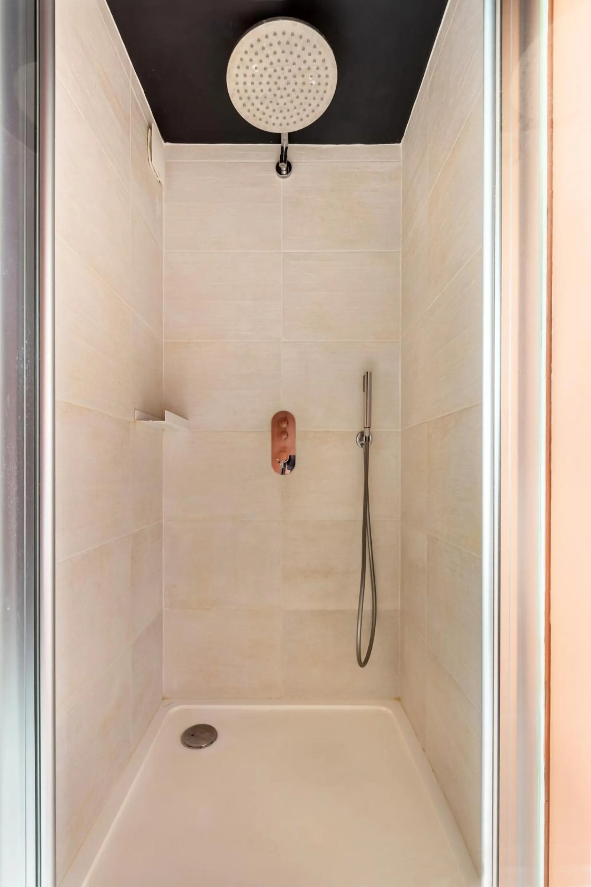 Bathroom in Au Chat Qui Dort Lille - Magasin