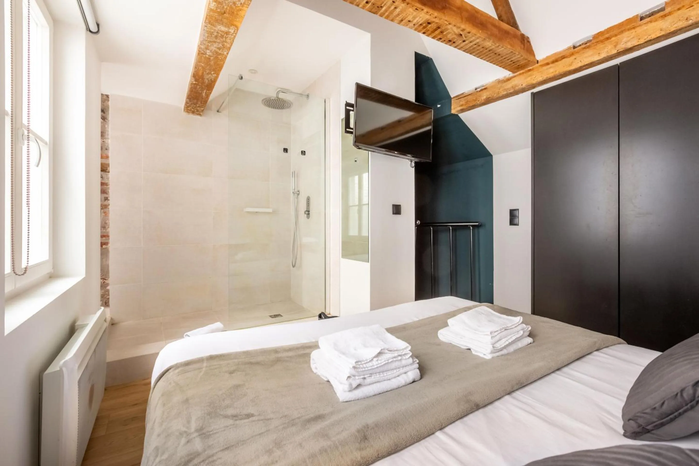 Bedroom, Bed in Au Chat Qui Dort Lille - Magasin