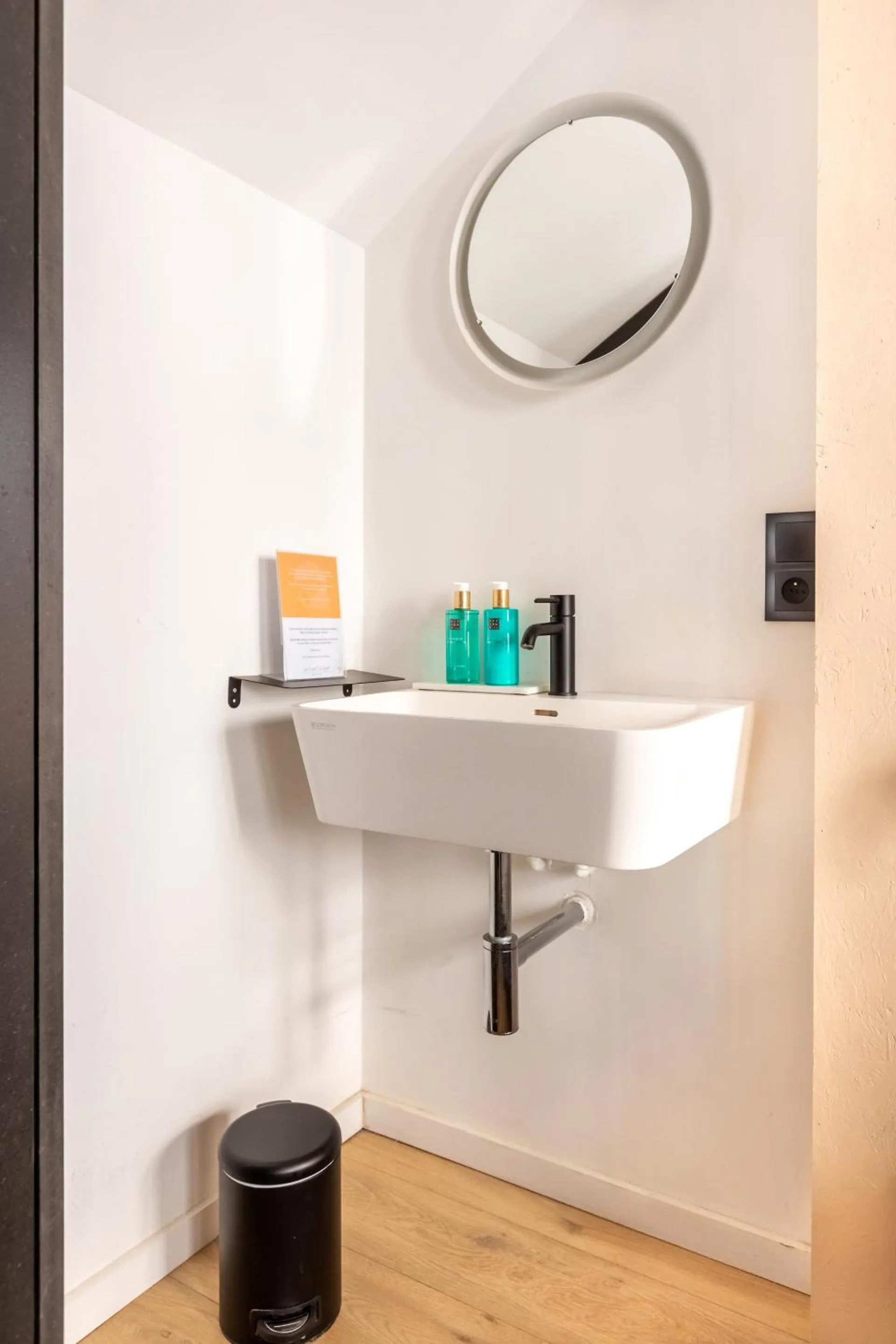 Bedroom in Au Chat Qui Dort Lille - Magasin