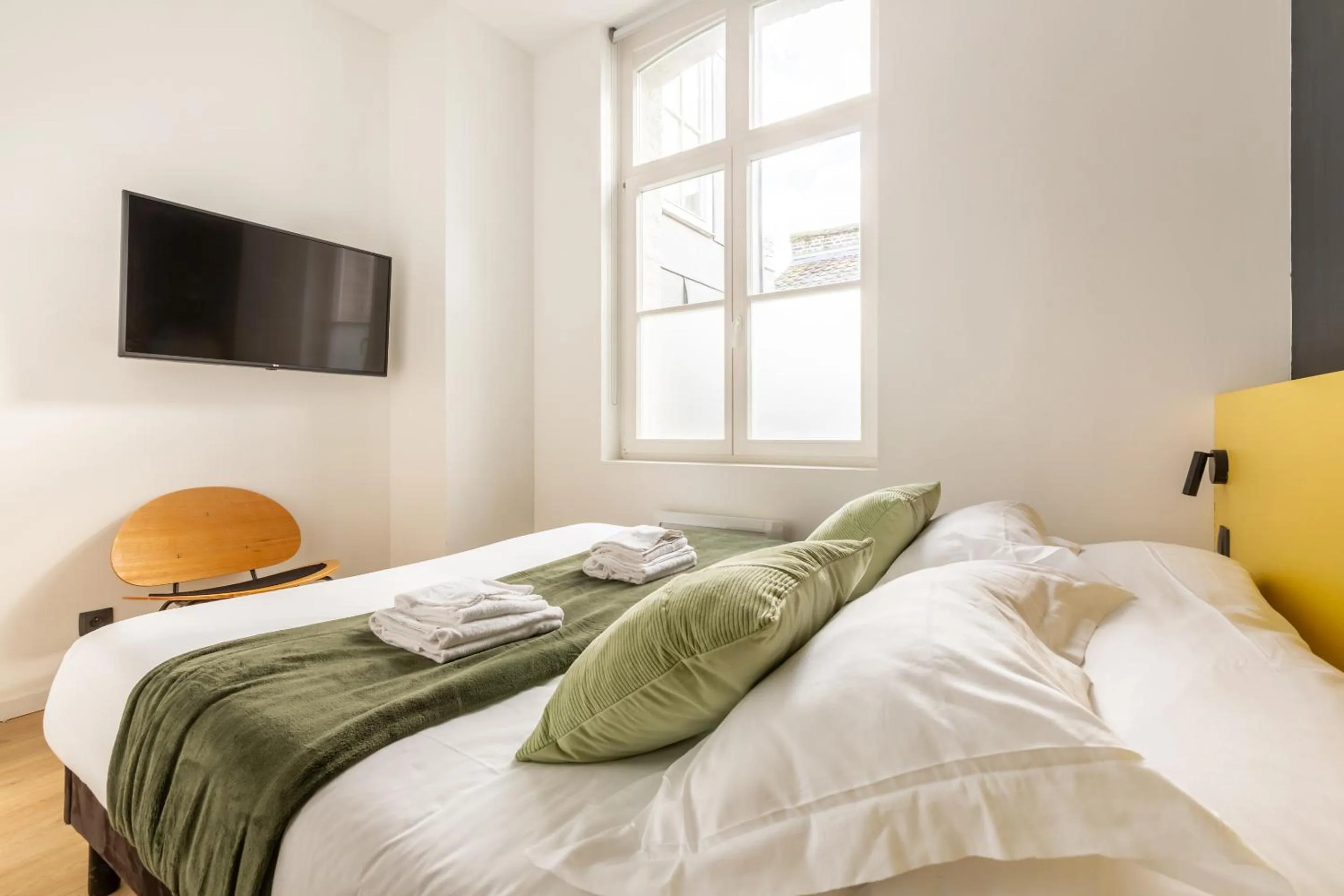 Bedroom, Bed in Au Chat Qui Dort Lille - Magasin