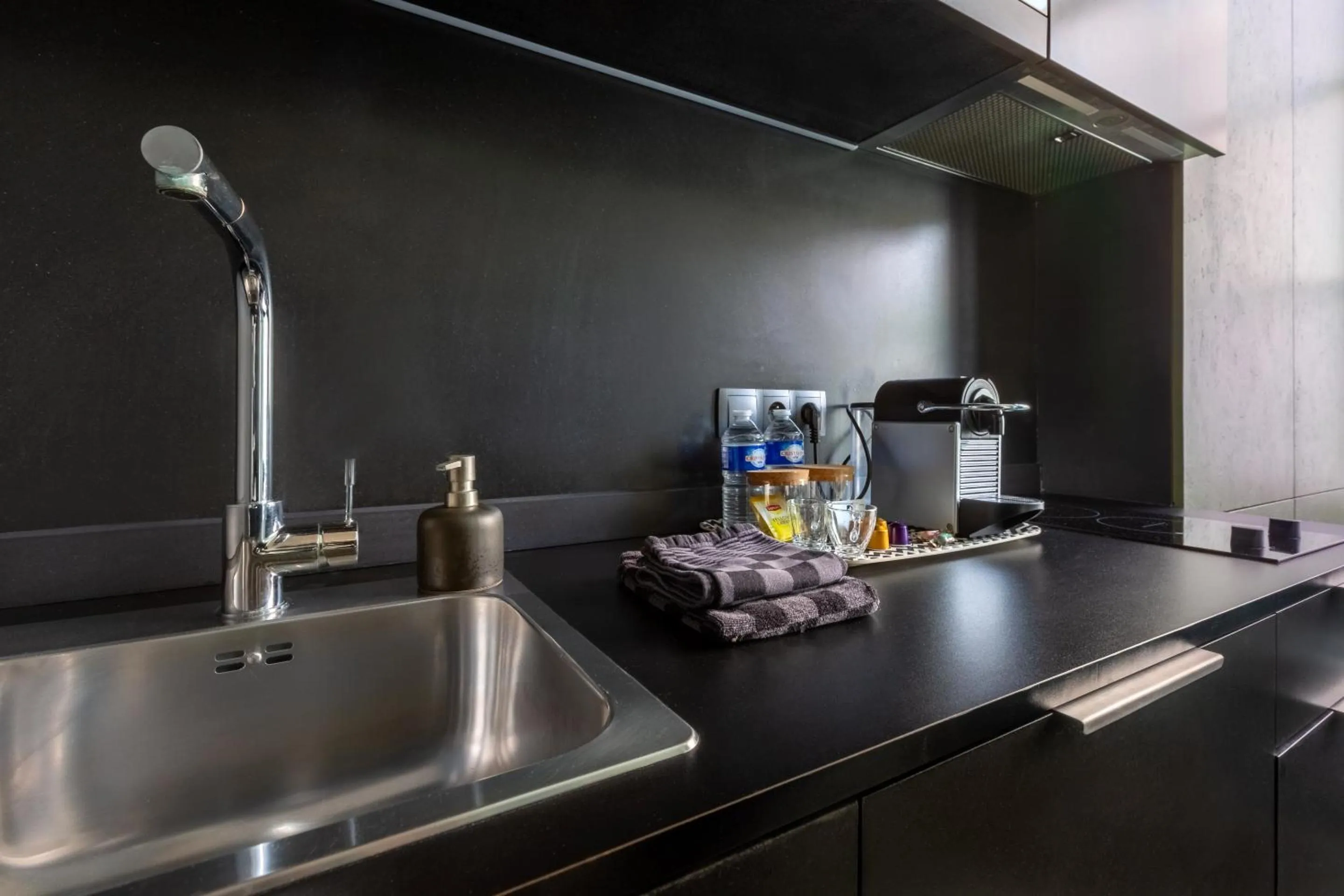 Kitchen or kitchenette in Au Chat Qui Dort Lille - Magasin