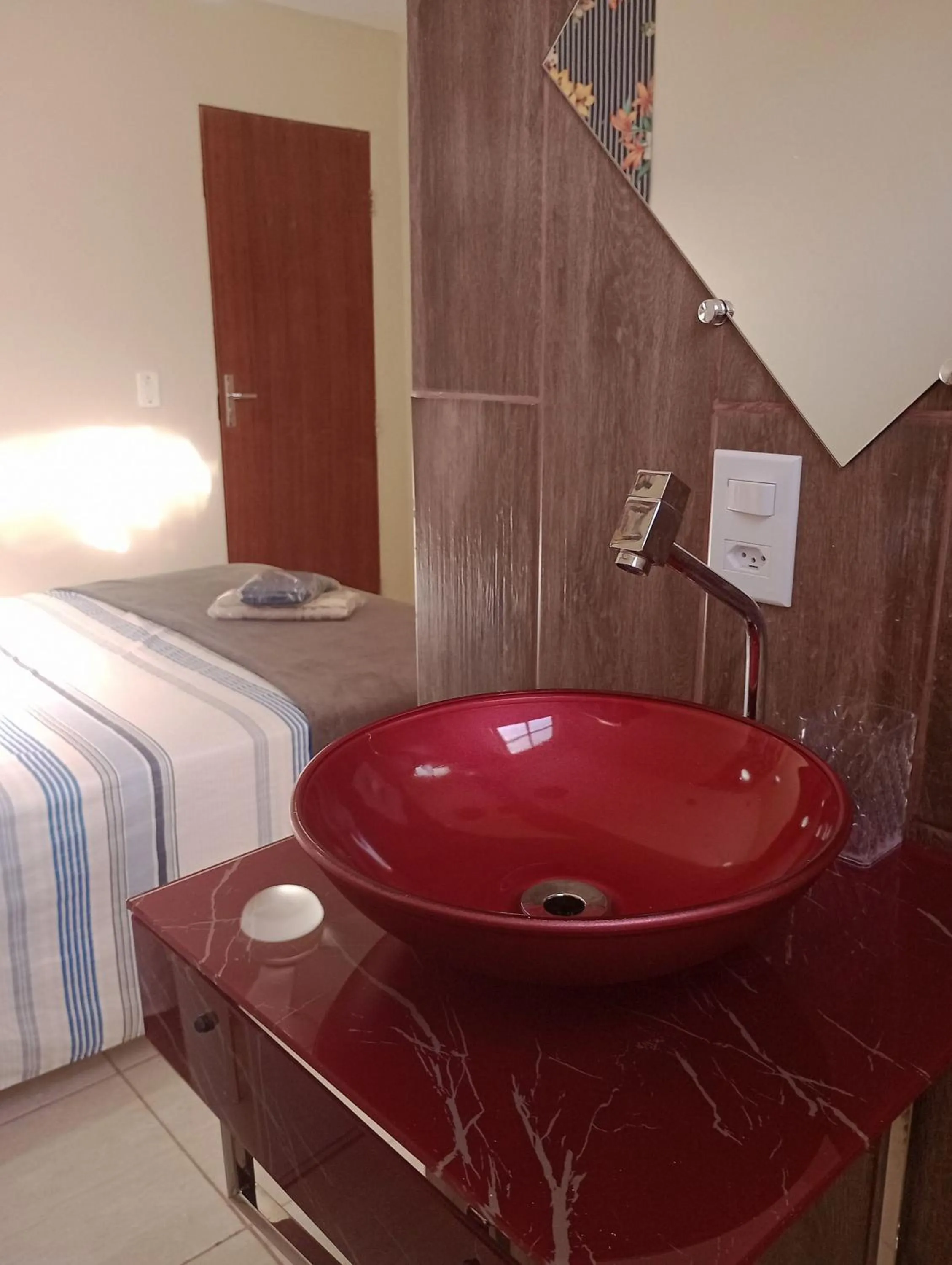 Toilet, Bed in HoStel de Setiba - HOSPEDARIA OCA RUCA