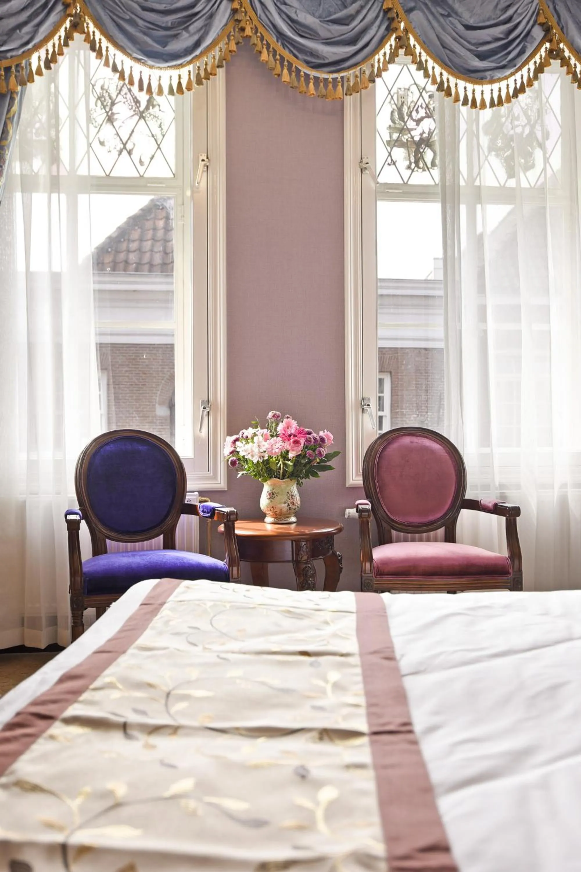 Seating area, Bed in Hotel The Stamp