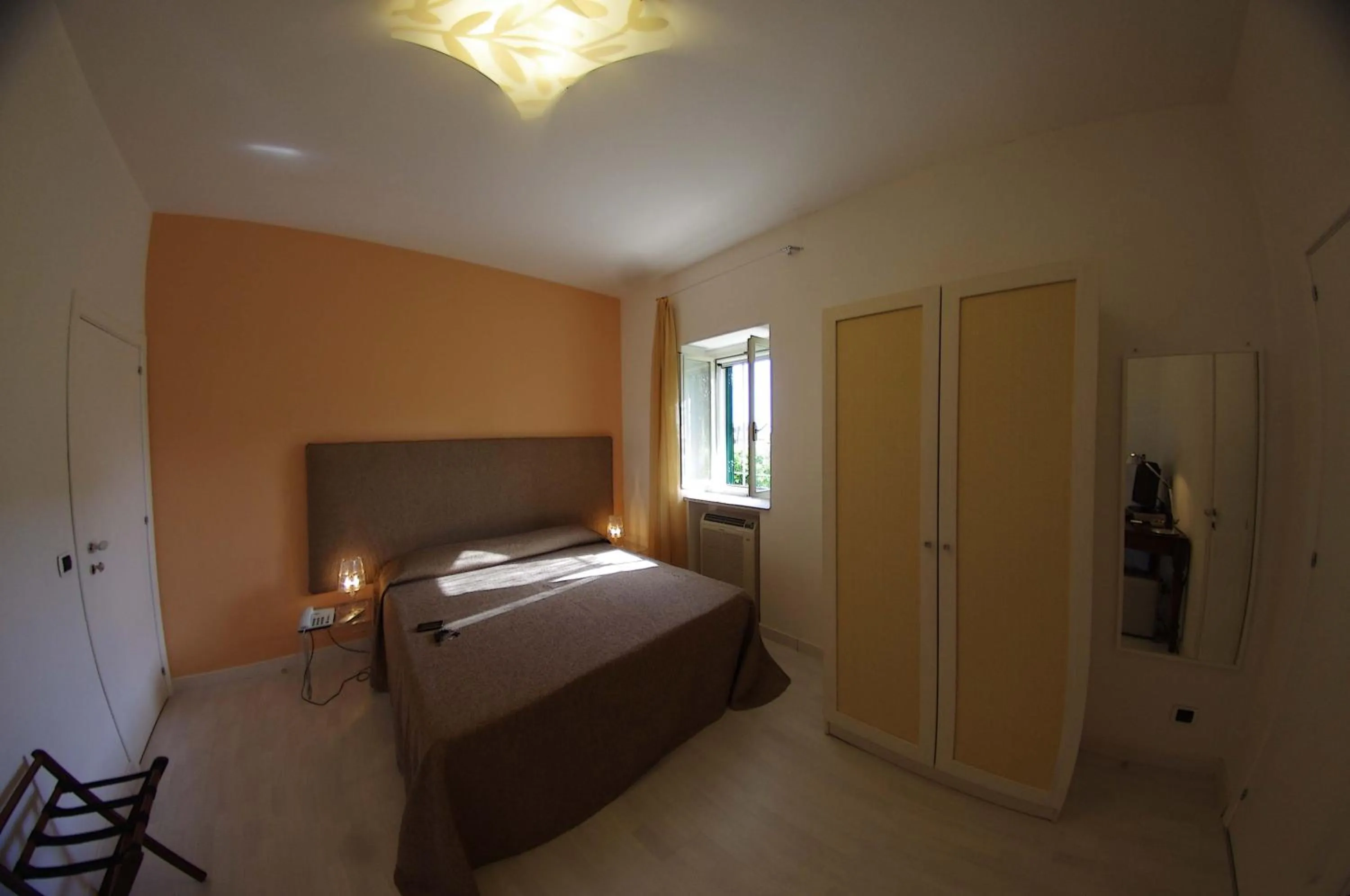 Shower, Bed in La Piccola Locanda