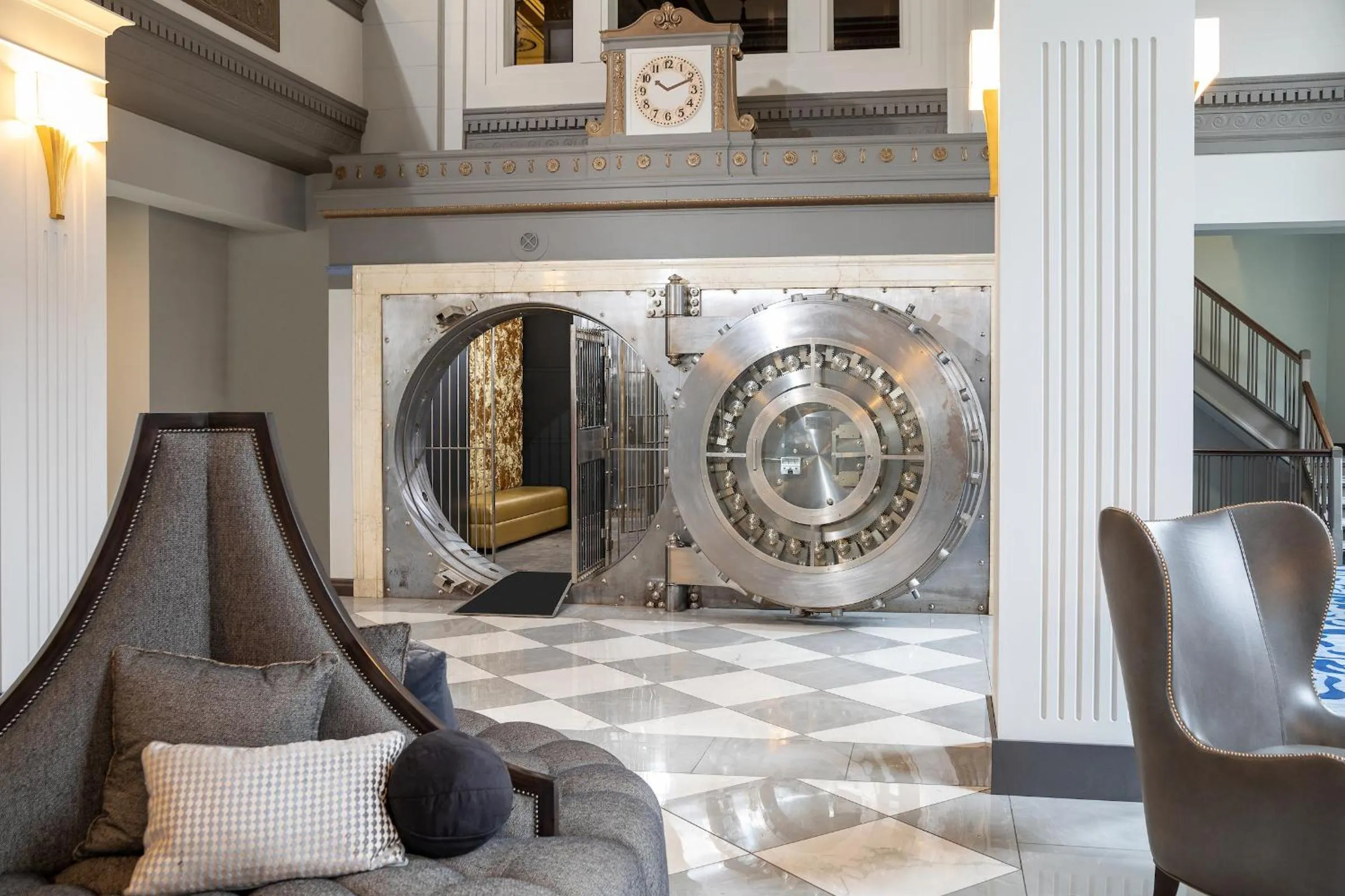 Restaurant/places to eat in Hotel On Phillips