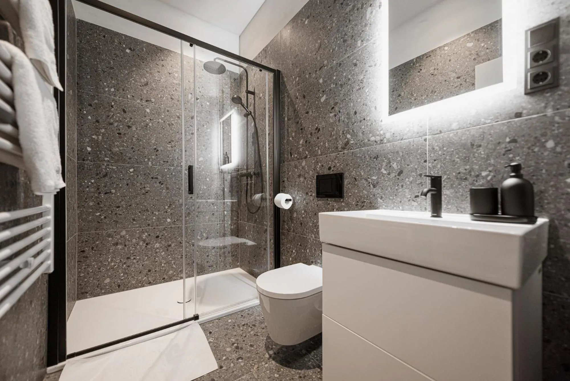 Shower in TG Hotel Apartments Budapest