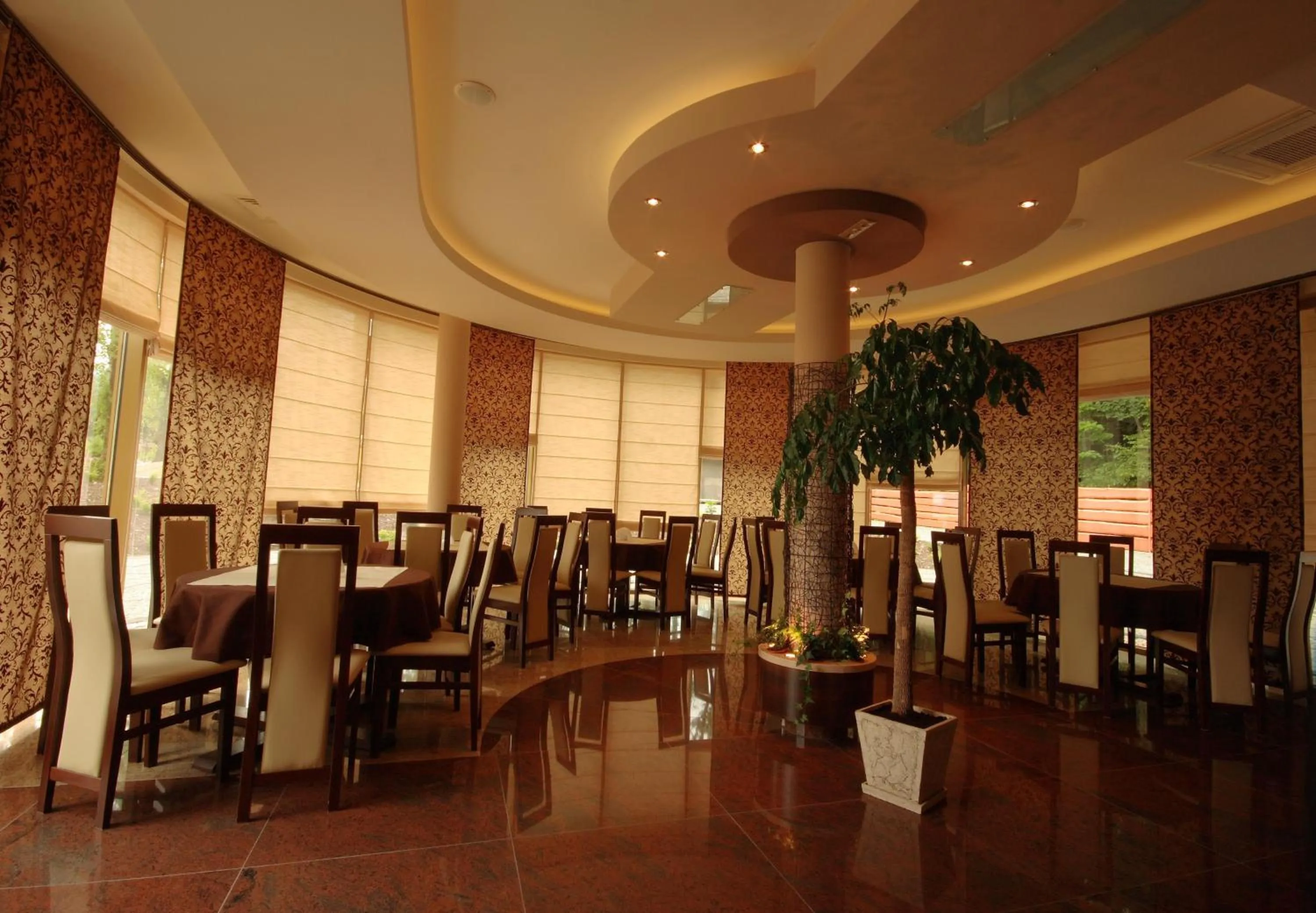 Restaurant/places to eat in Hotel Sahara