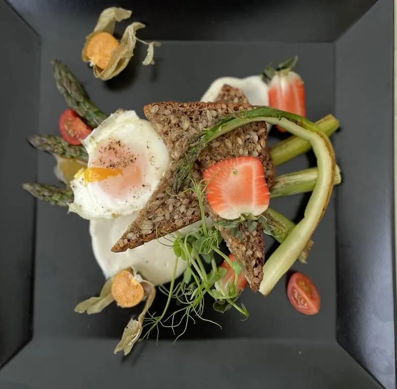 Restaurant/places to eat in Hotel Sahara