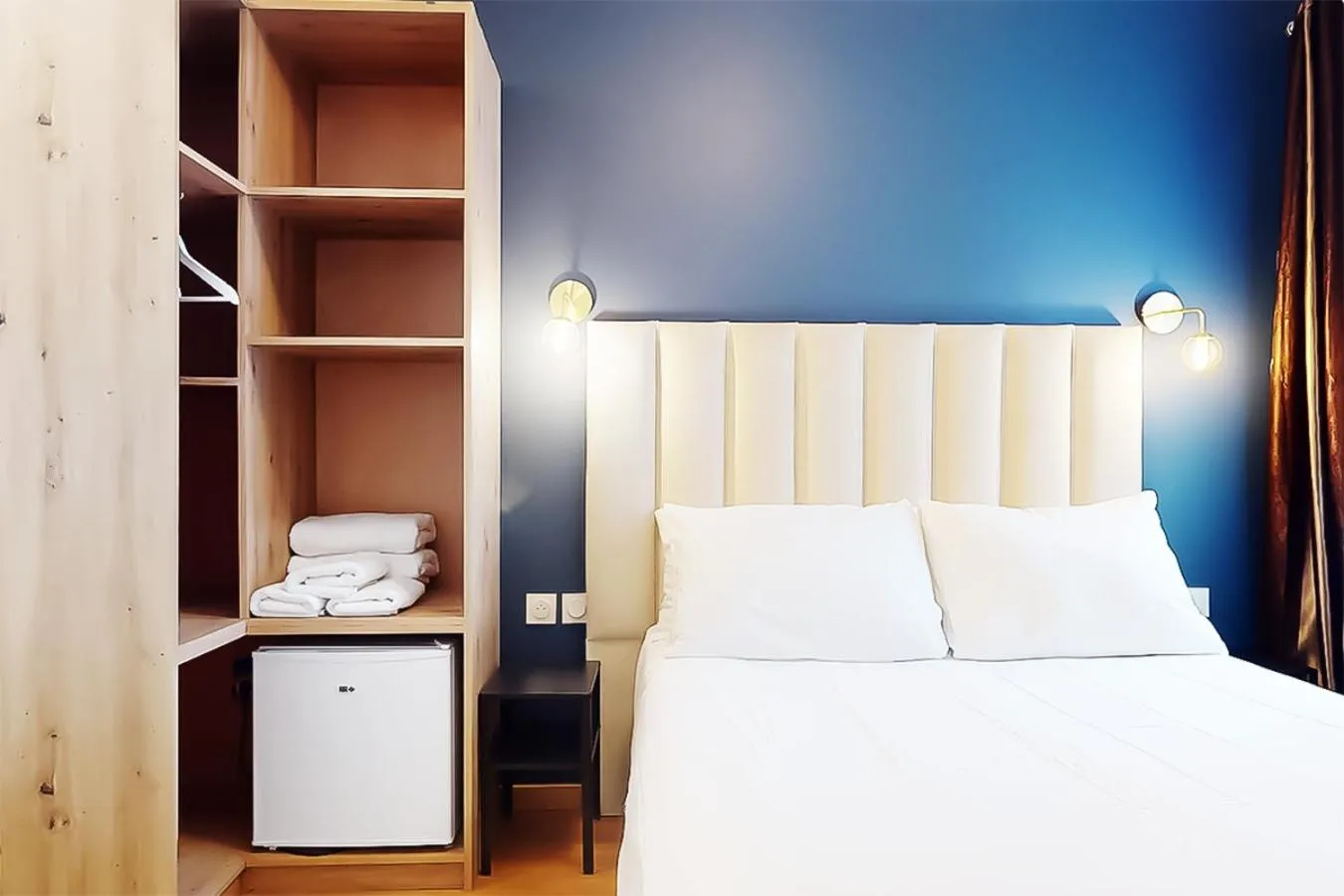 Bed in Hôtel de Ménilmontant