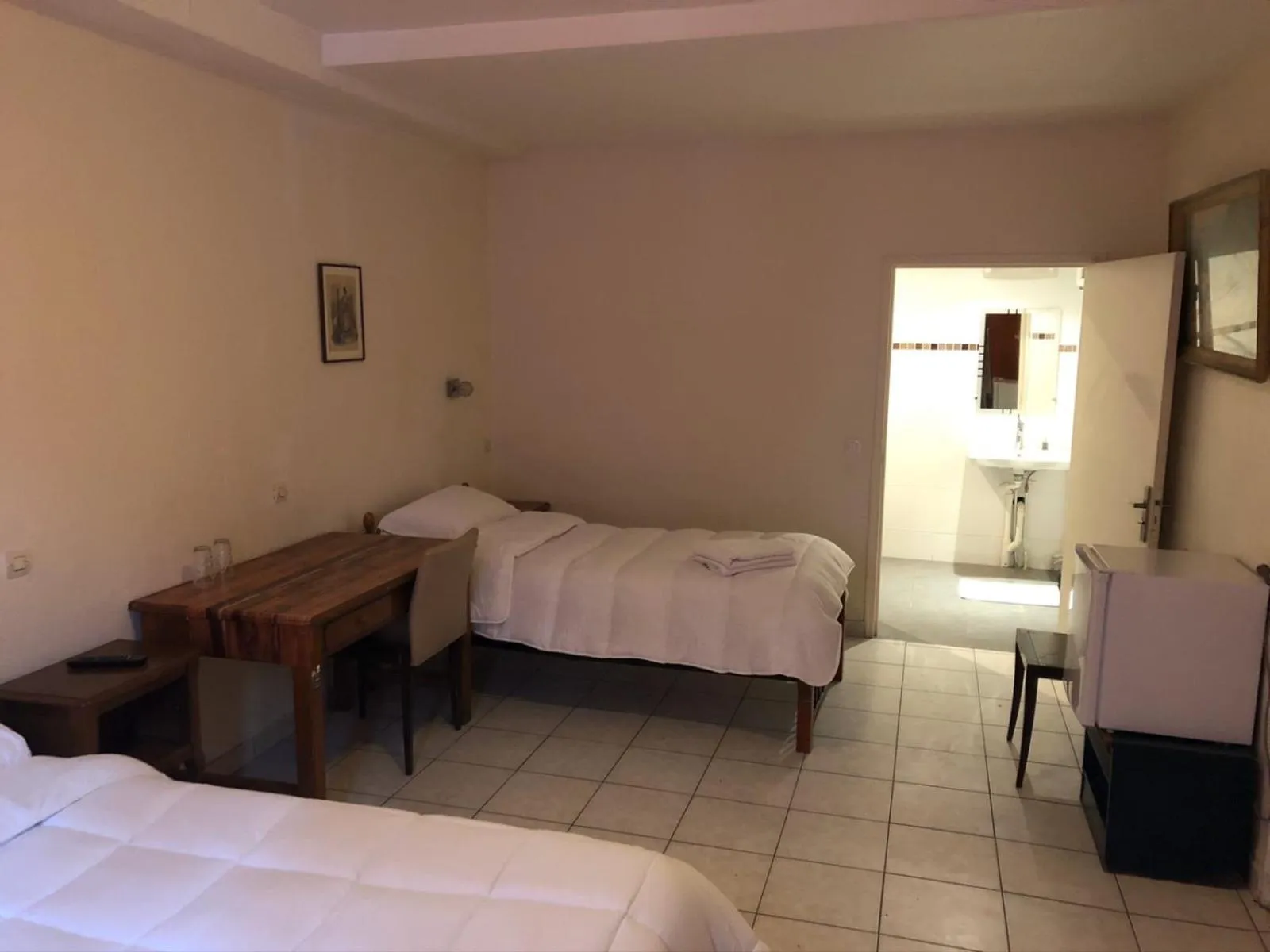 Bed in Hôtel de Ménilmontant