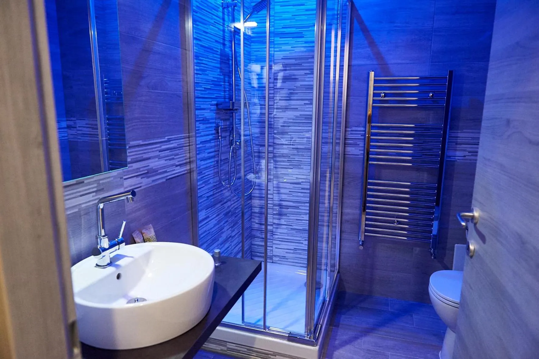 Shower in Napoli Regina