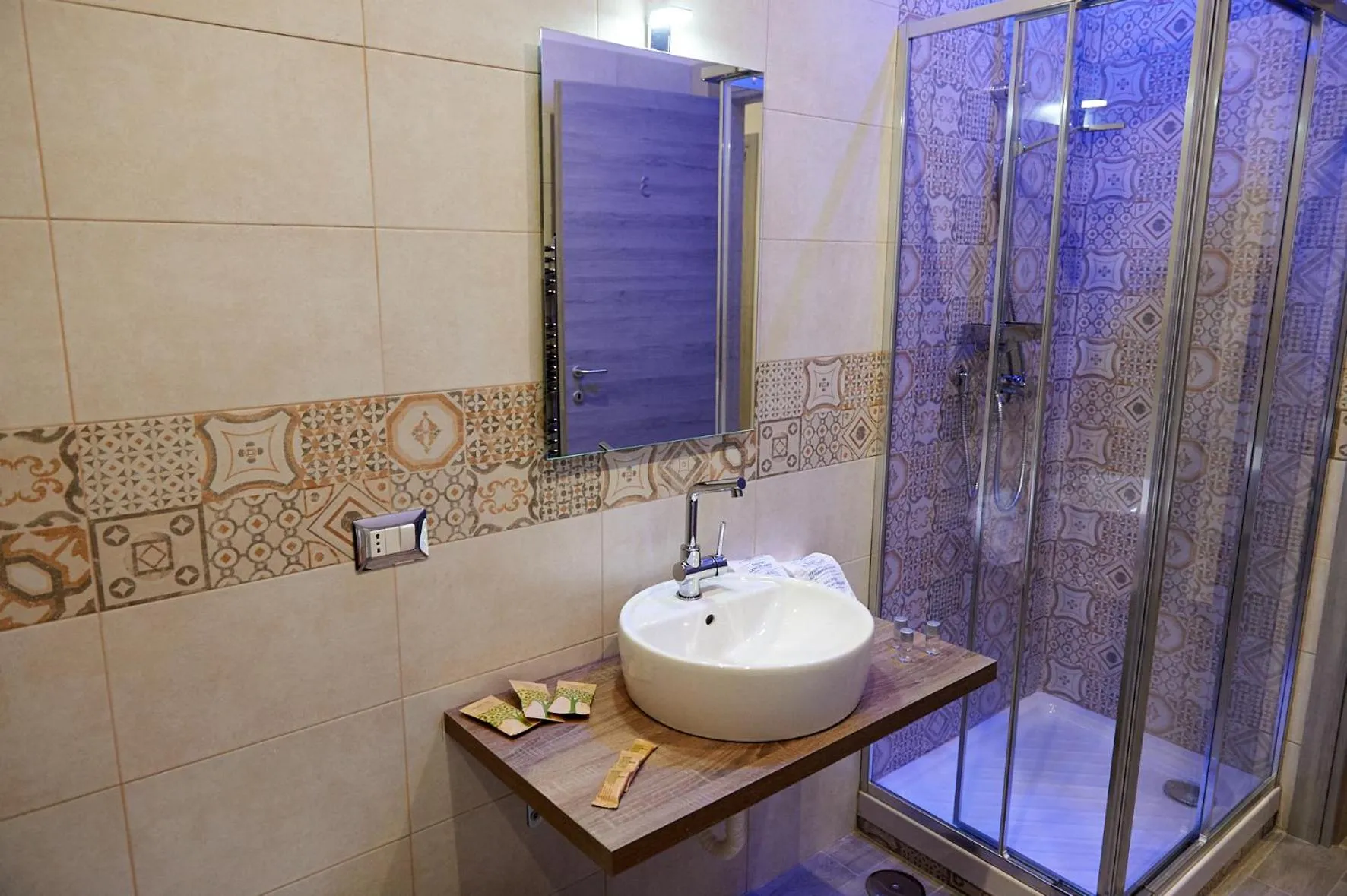 Shower in Napoli Regina