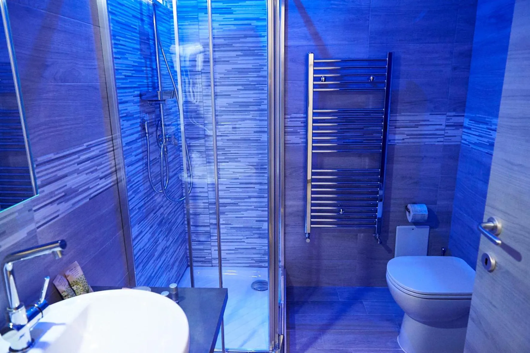 Shower in Napoli Regina