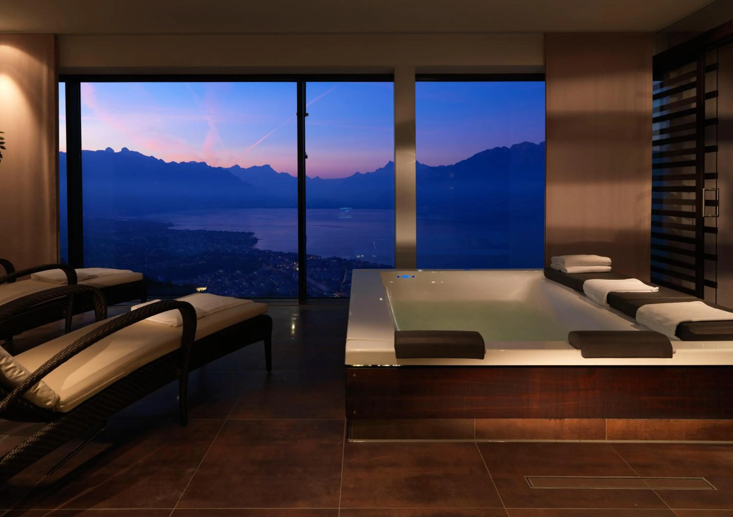 Hot Tub, Bed in Le Mirador Resort & Spa