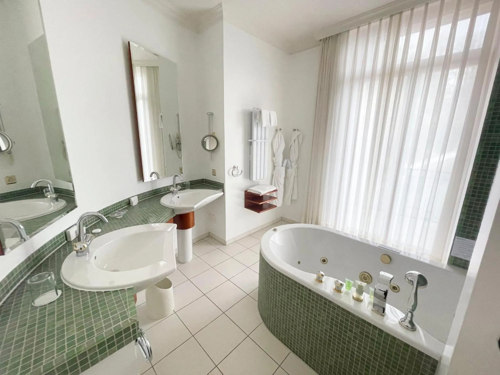 Bathroom in Le Mirador Resort & Spa