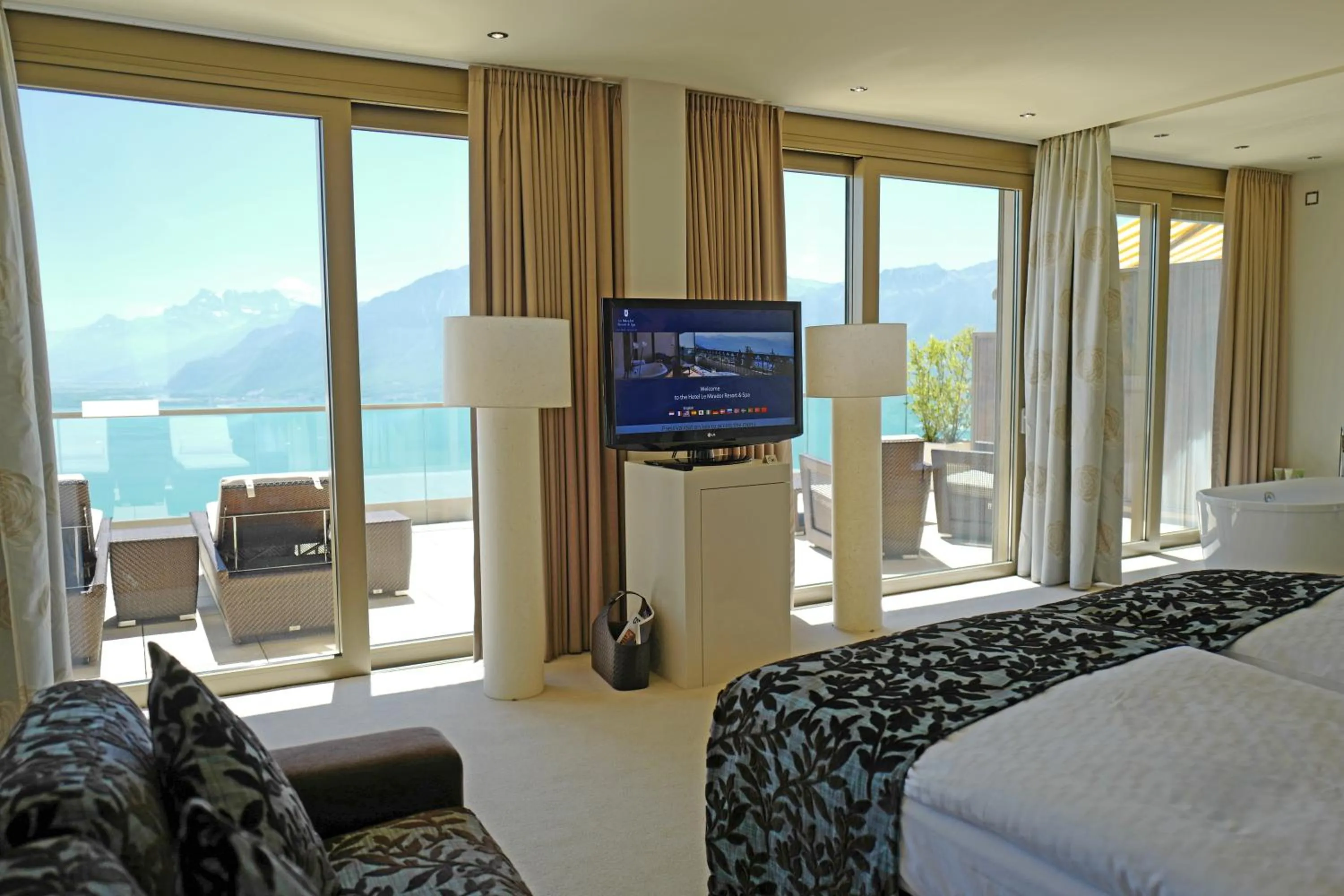 Bed in Le Mirador Resort & Spa