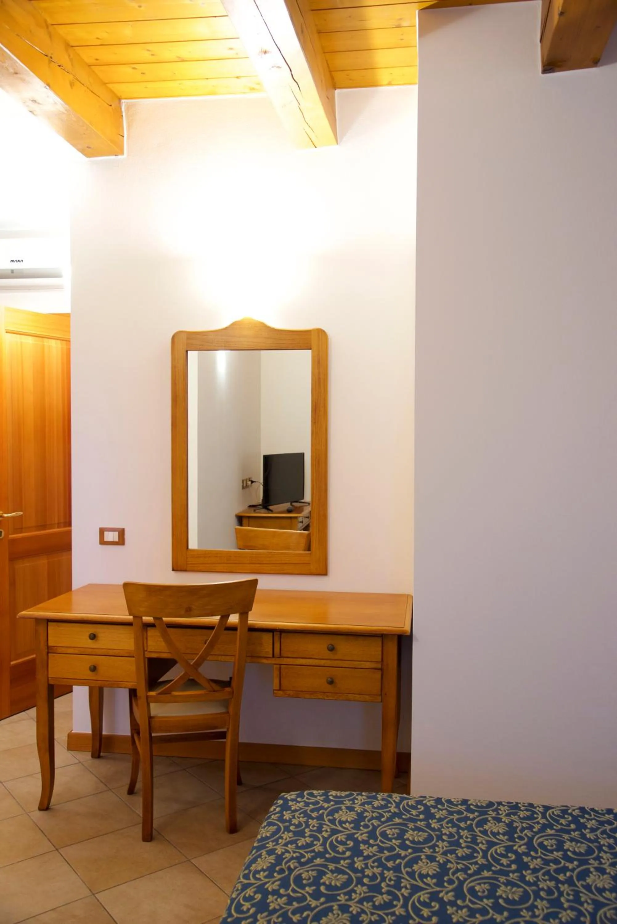 Photo of the whole room in Hotel Casanova