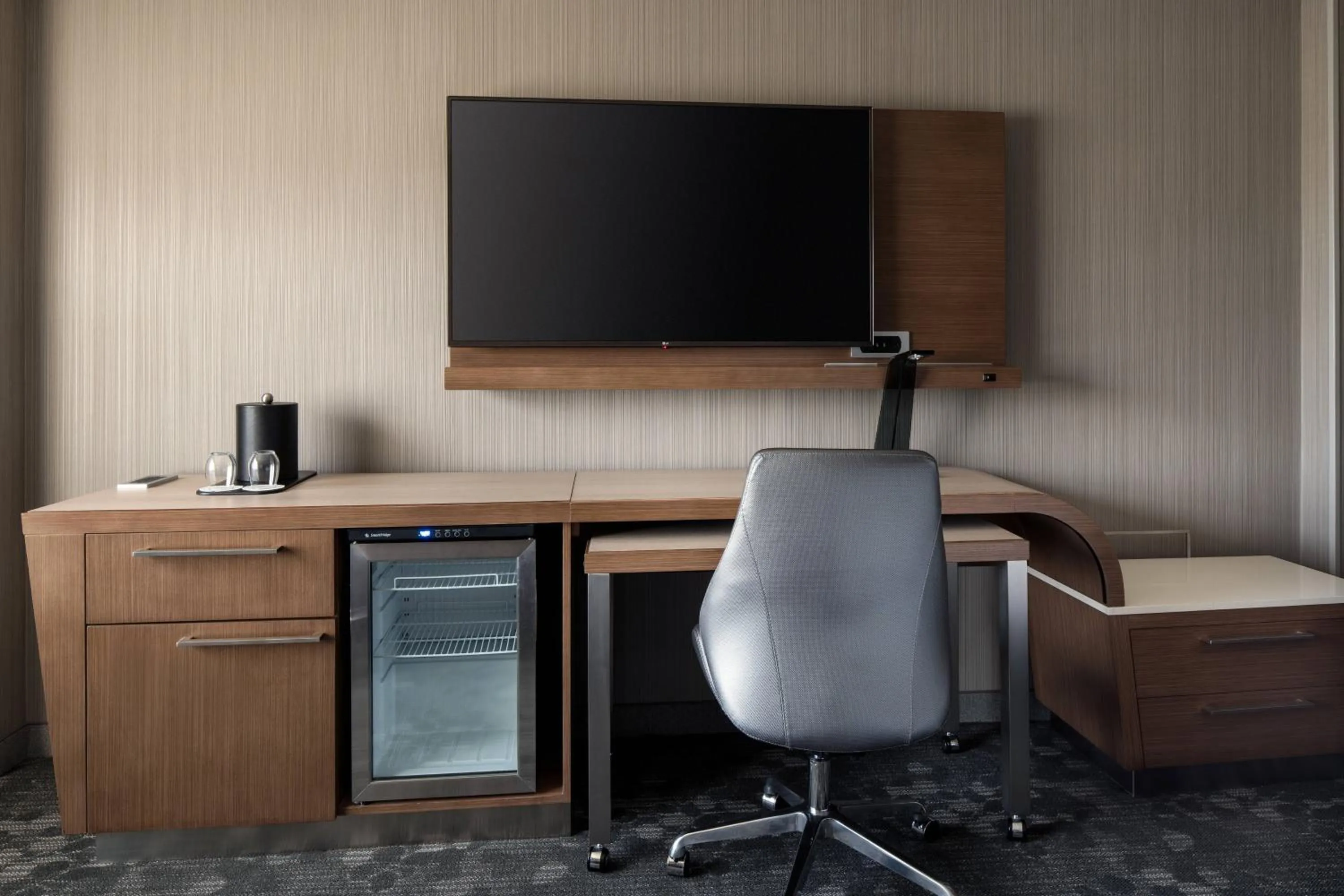 Photo of the whole room in Courtyard Denver Airport at Gateway Park