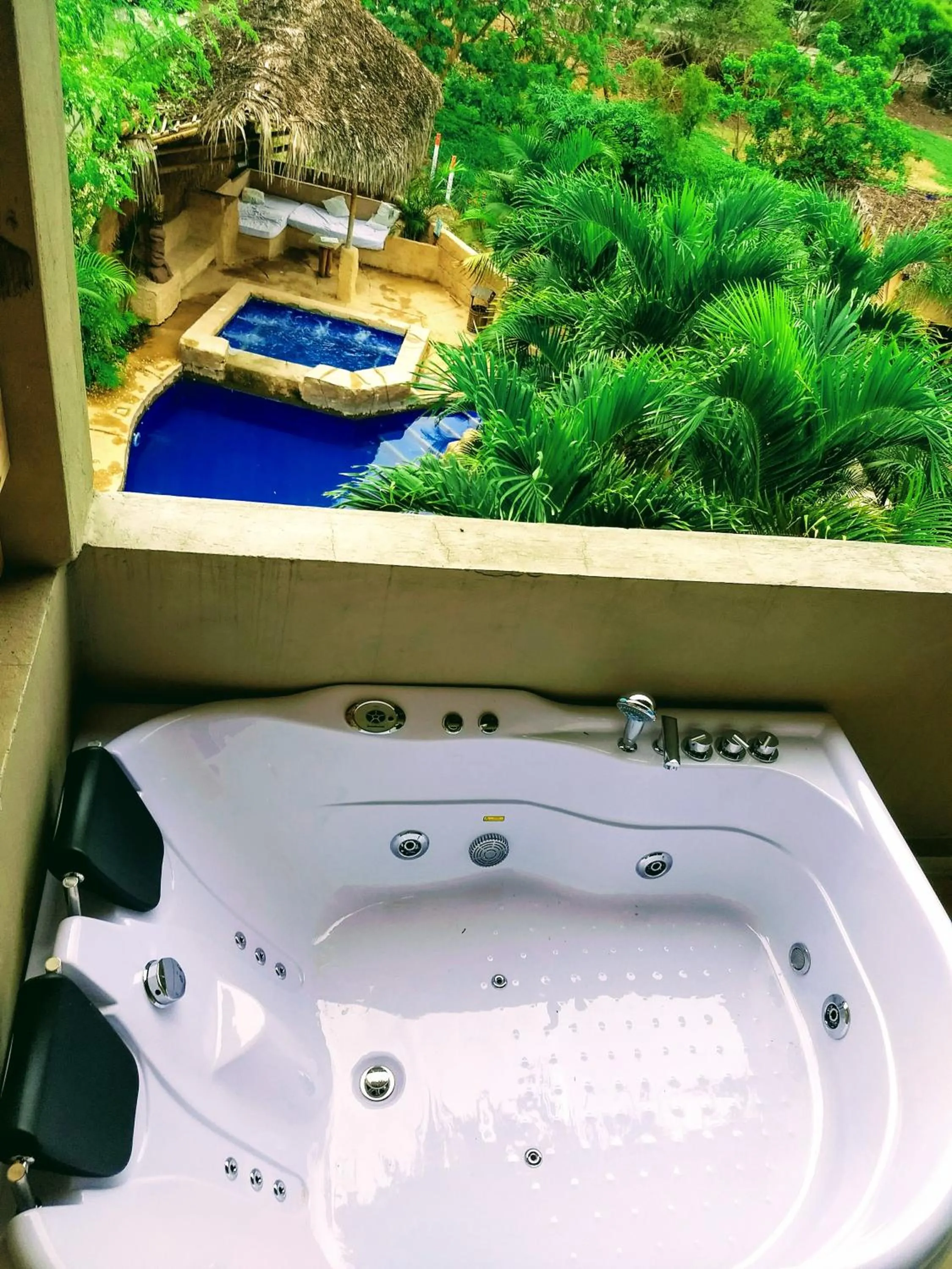 Pool view in ME Hotel & Villas - Montañita Estates