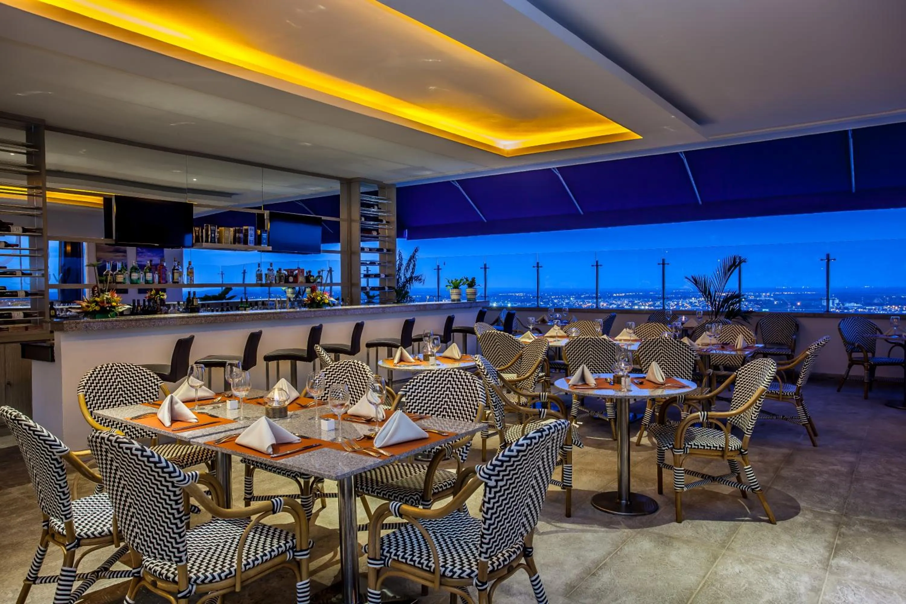 Restaurant/places to eat in GHL Hotel Grand Villavicencio