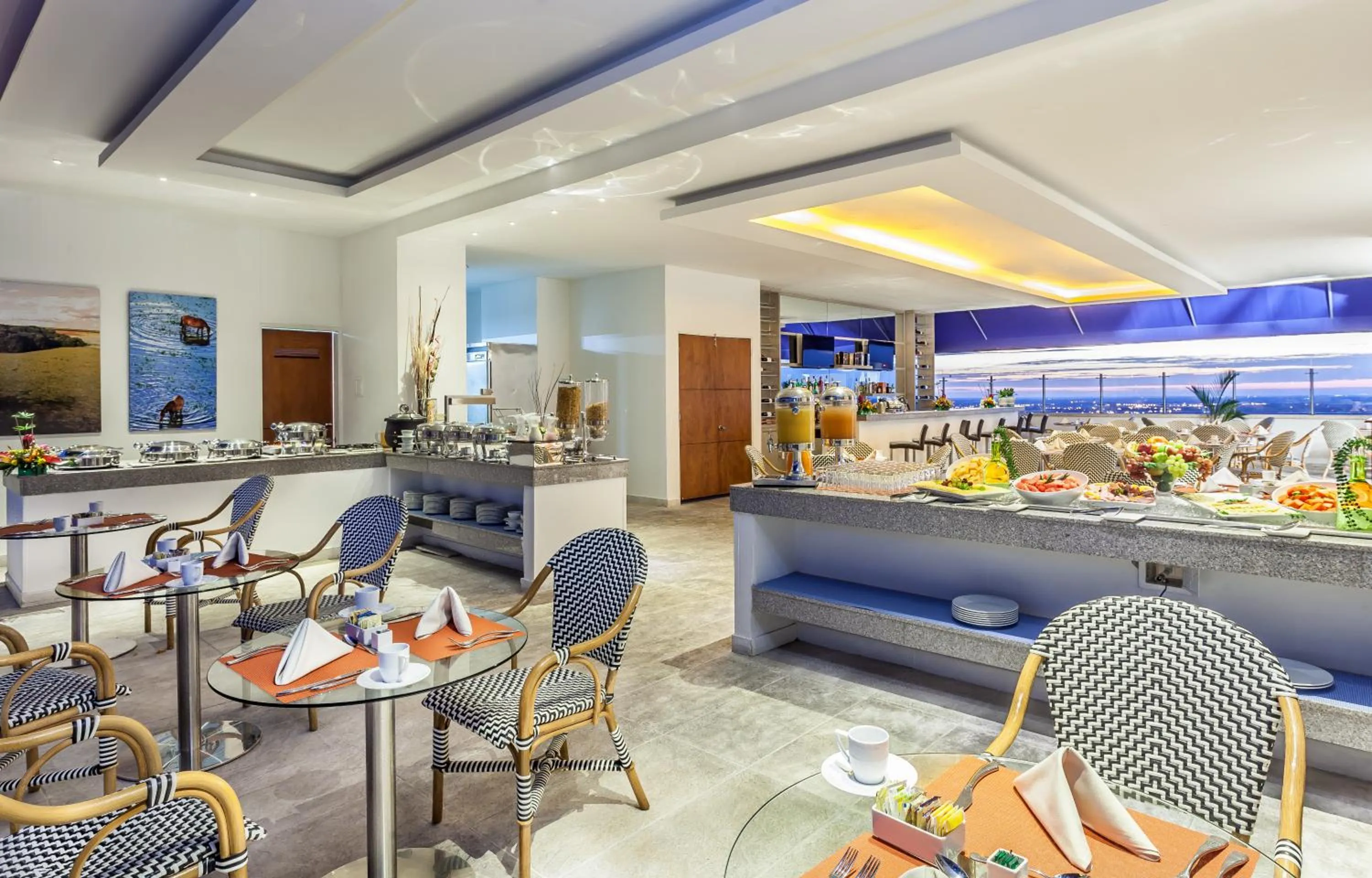 Restaurant/places to eat in GHL Hotel Grand Villavicencio