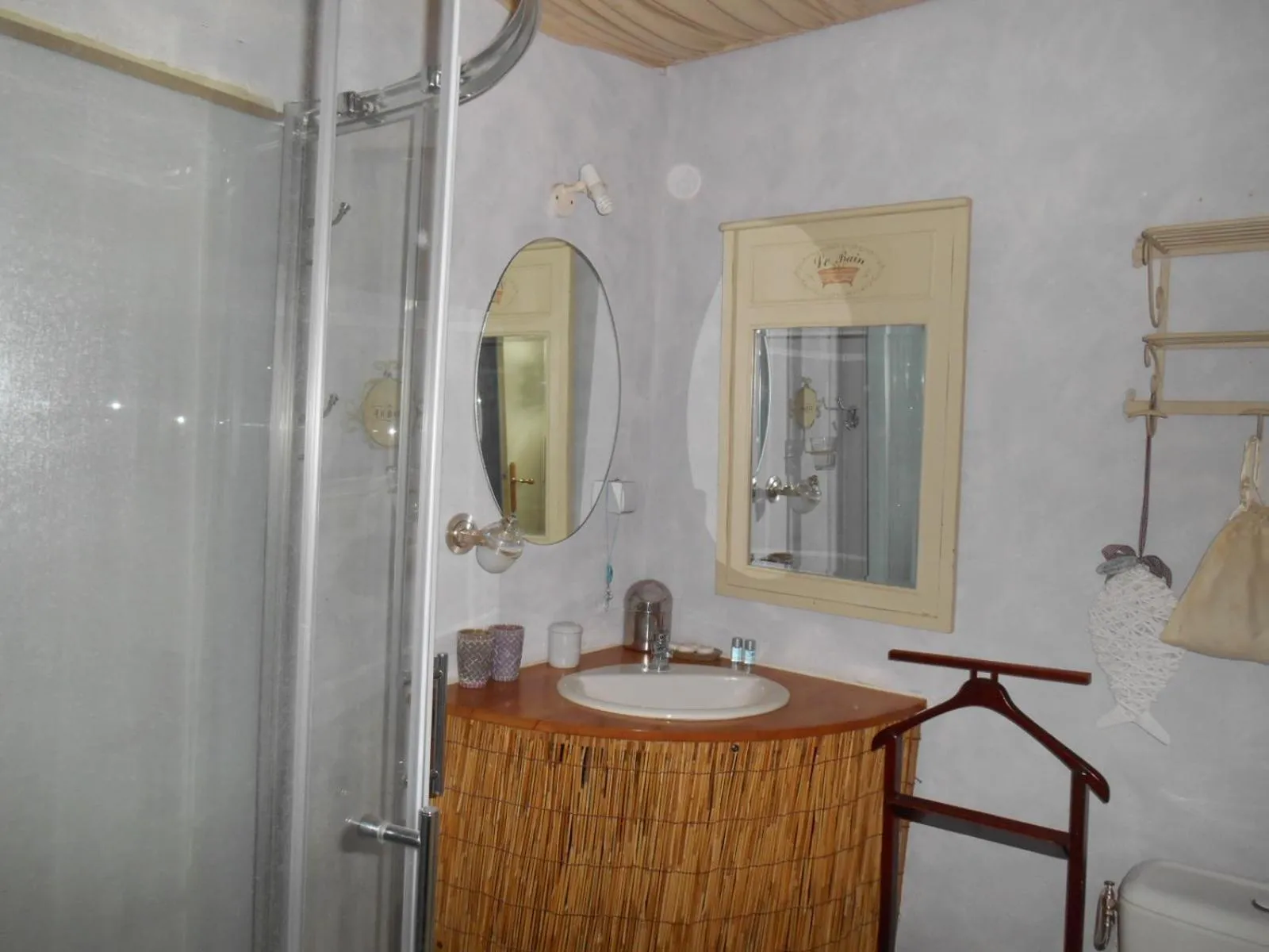 Shower in Le vieux Prieuré