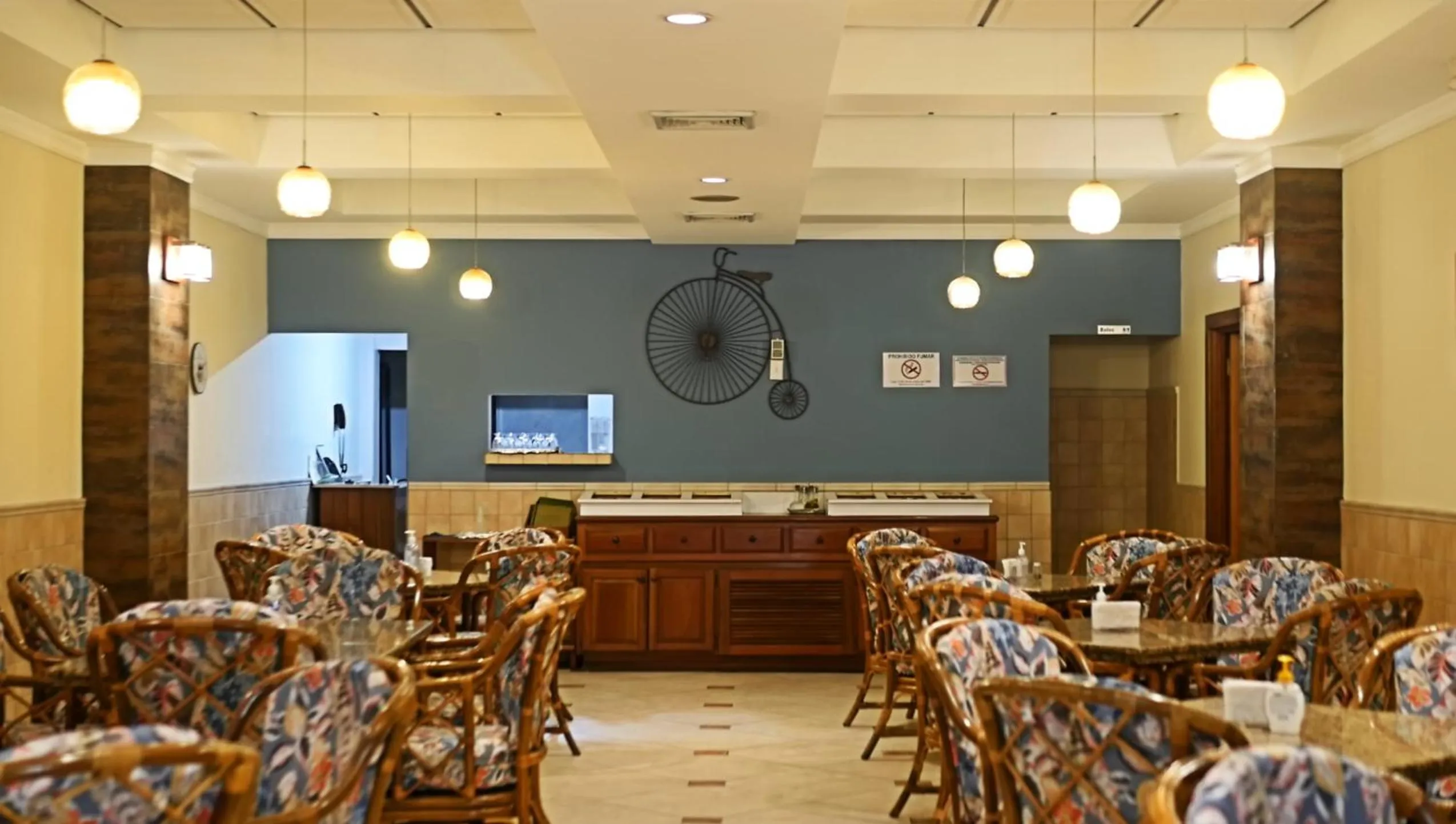 Restaurant/places to eat in Hotel Castilla